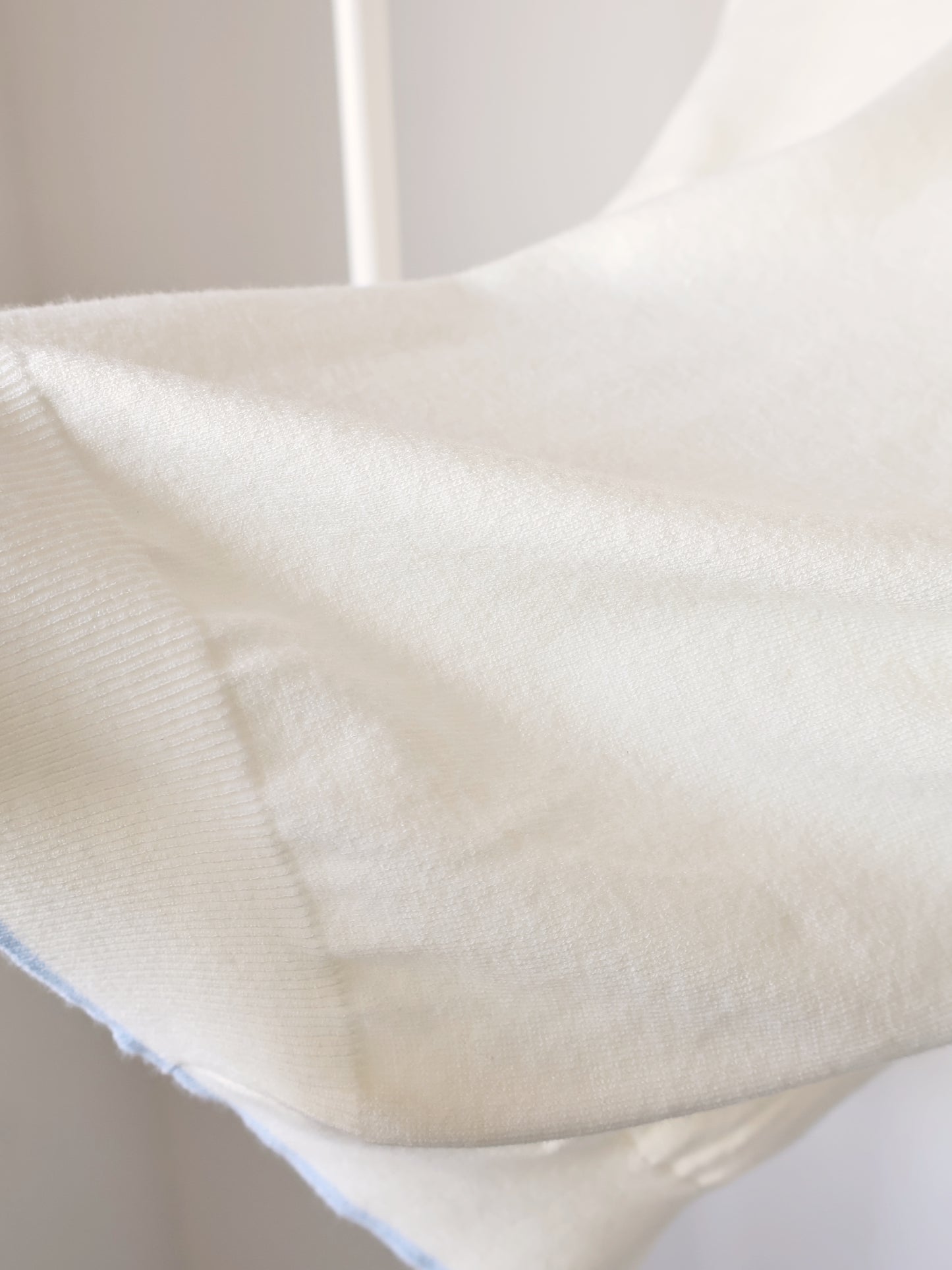 Teddy Collar Colour-Block Embroidered Soft Sweater(Cream)