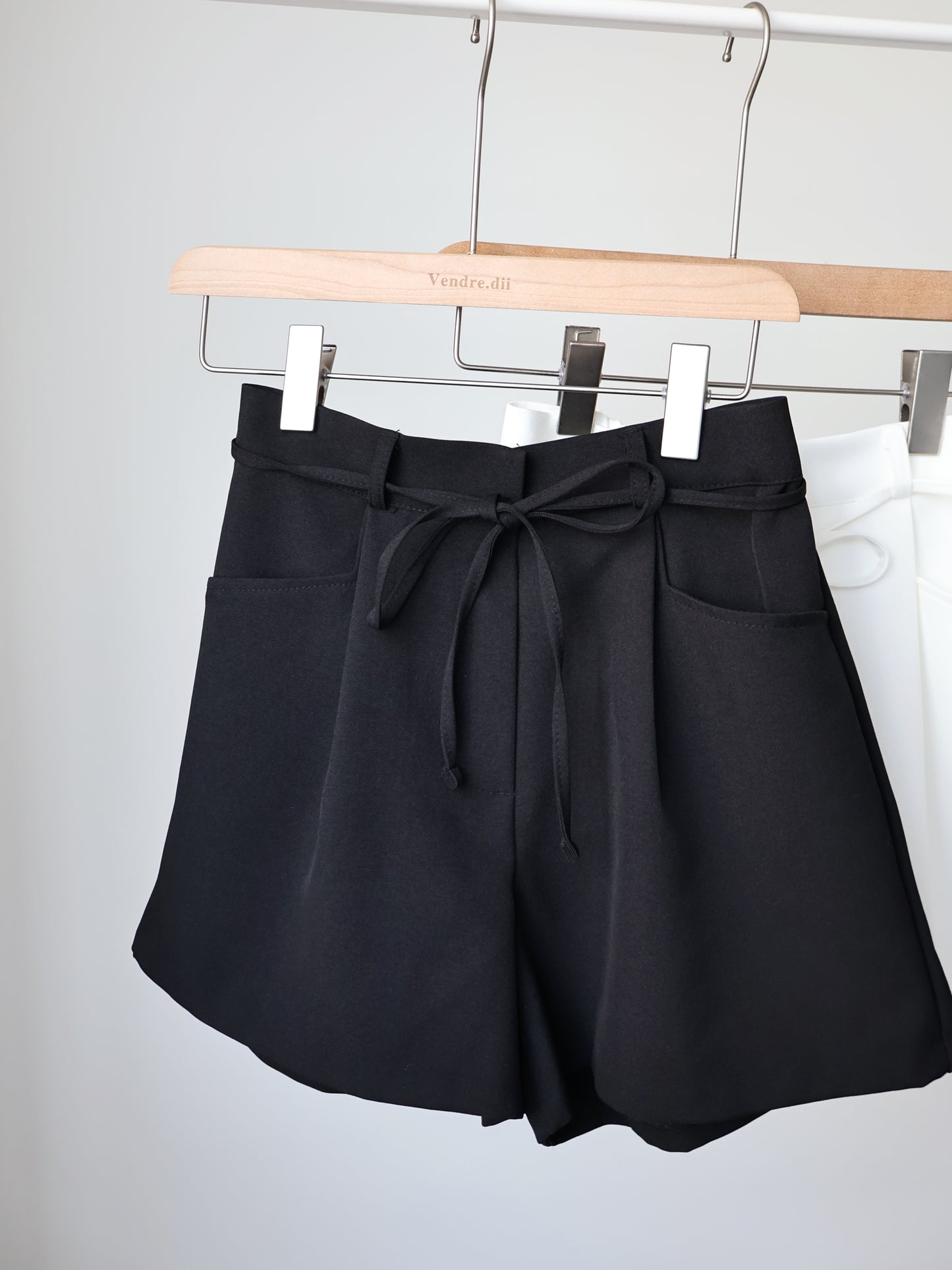 [Pear-Shape Friendly🍐] High-Waist Tailored Shorts with Pockets(Black)