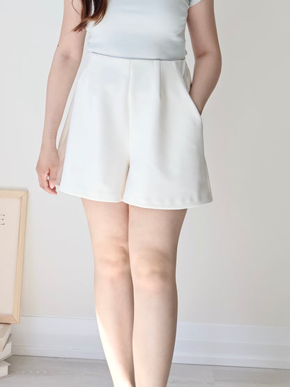 [Wrinkle-Free] Hidden Elastic Waist Tummy-Flattering A-Line Shorts(Ivory)