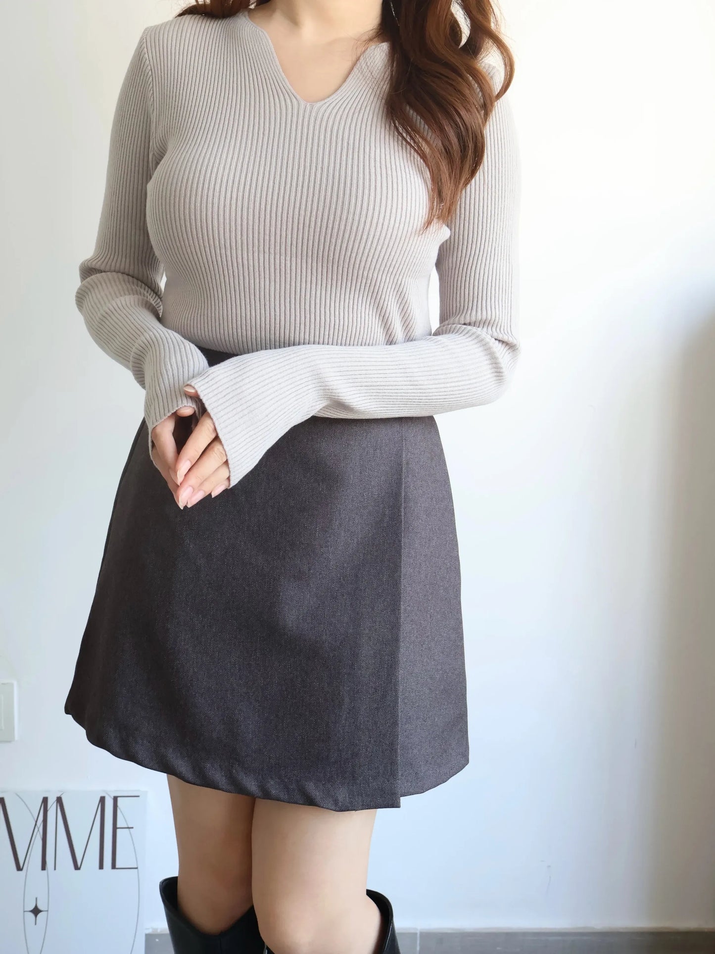 High-Stretch V-Neck Slim Fit Knit Top(Grey)