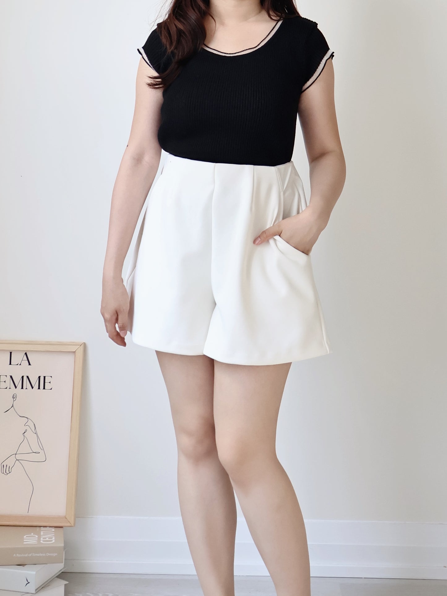Romantic Sheer-Trimmed Icy Knit Top(Black)
