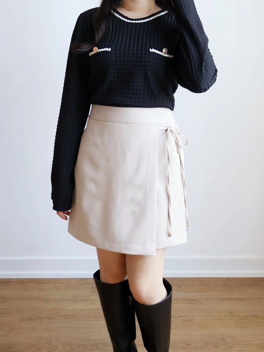 Coco Wave Pattern Embossed Button Top(Black)