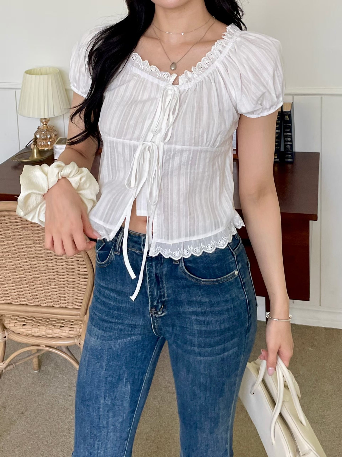 2-way Elegant Lace Punching Cotton Blouse(2 Colors)