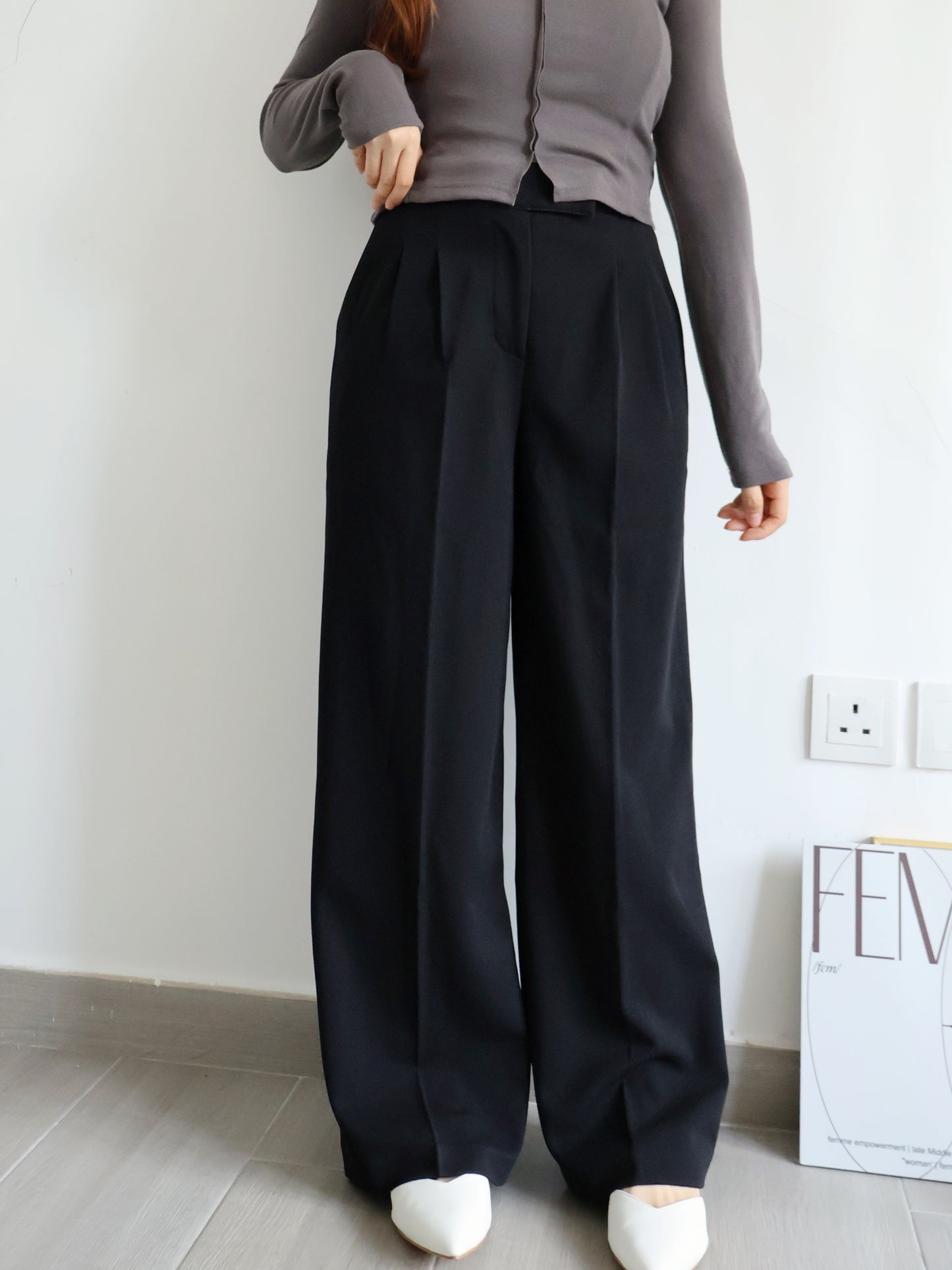 [Best Seller🏅] Wrinkle-free Fabric Pleated Straight Leg Trousers(Black)