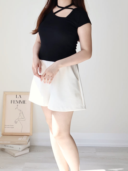 Asymmetric Halter-Tie Stretchy Top
(Black)