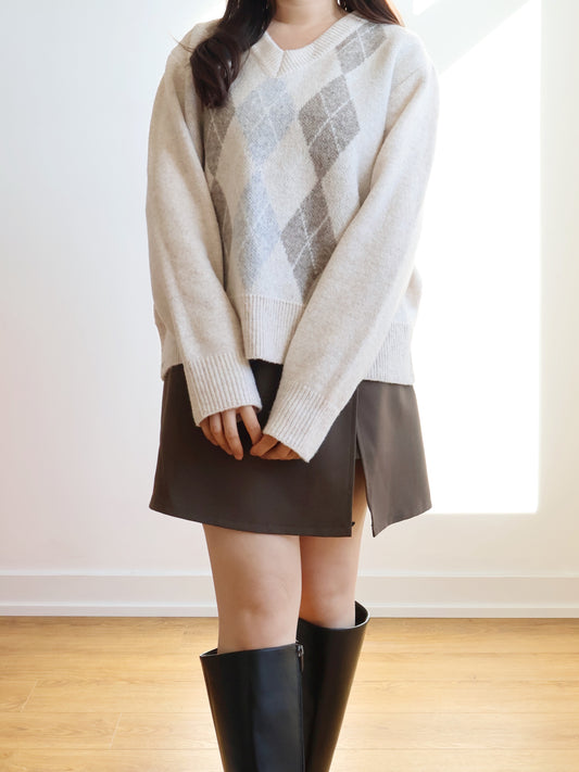 [10% WOOL] V-neck Argyle Sweater