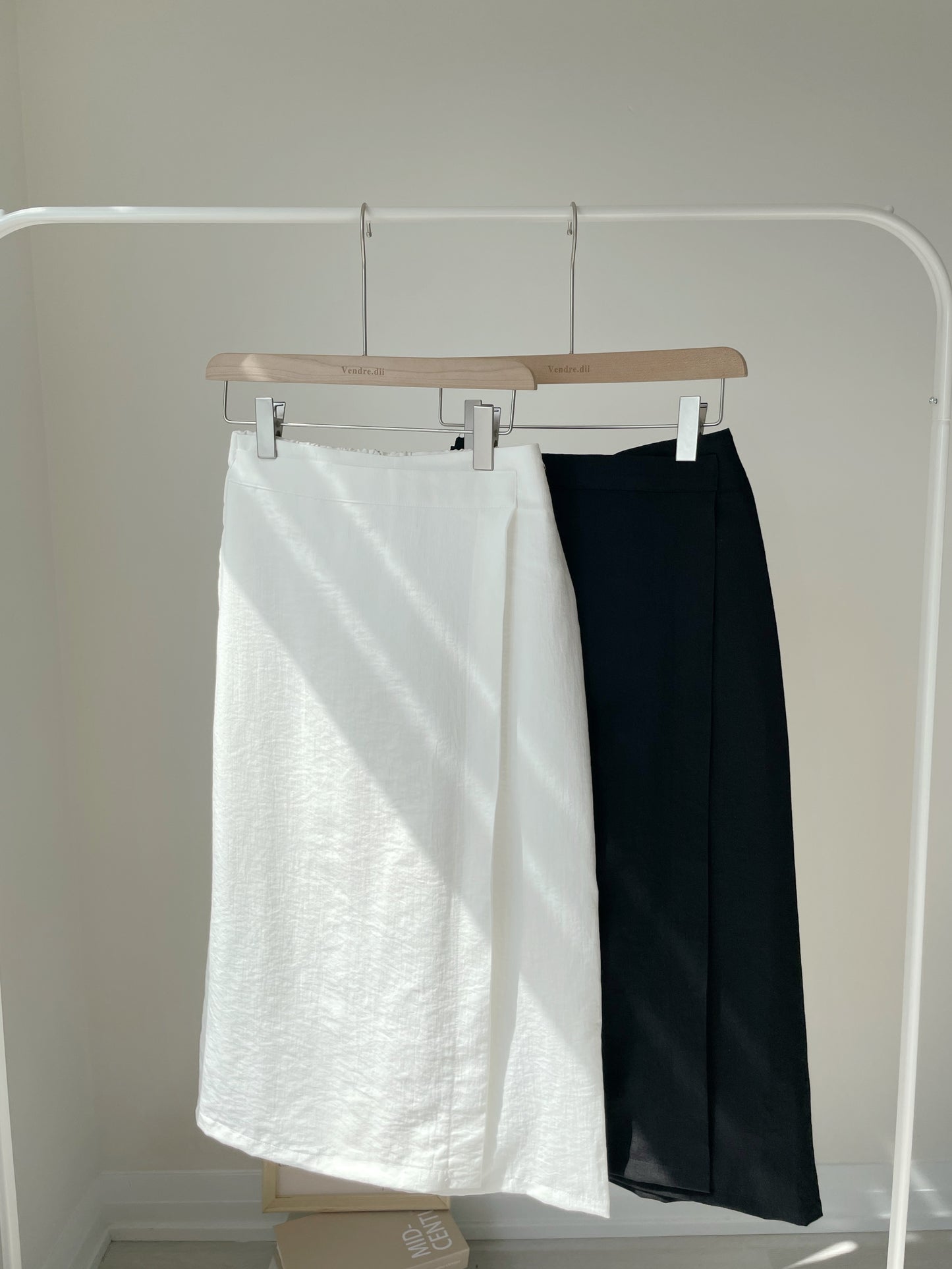 [Hip-Slimming✨] Minimalist Breathable Cotton-Linen H-Line Midi Skirt(Black)