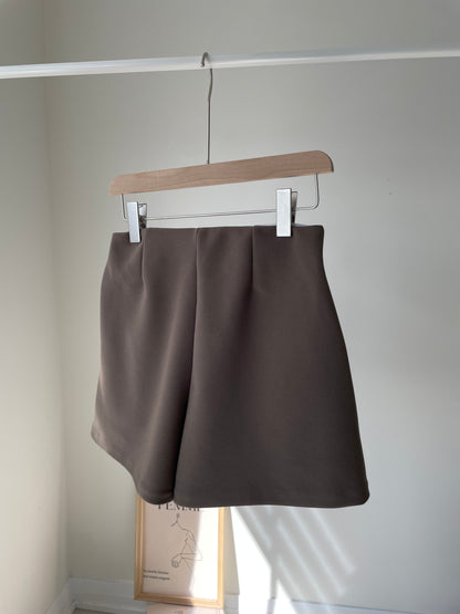 [Wrinkle-Free] Hidden Elastic Waist Tummy-Flattering A-Line Shorts(Brown)
