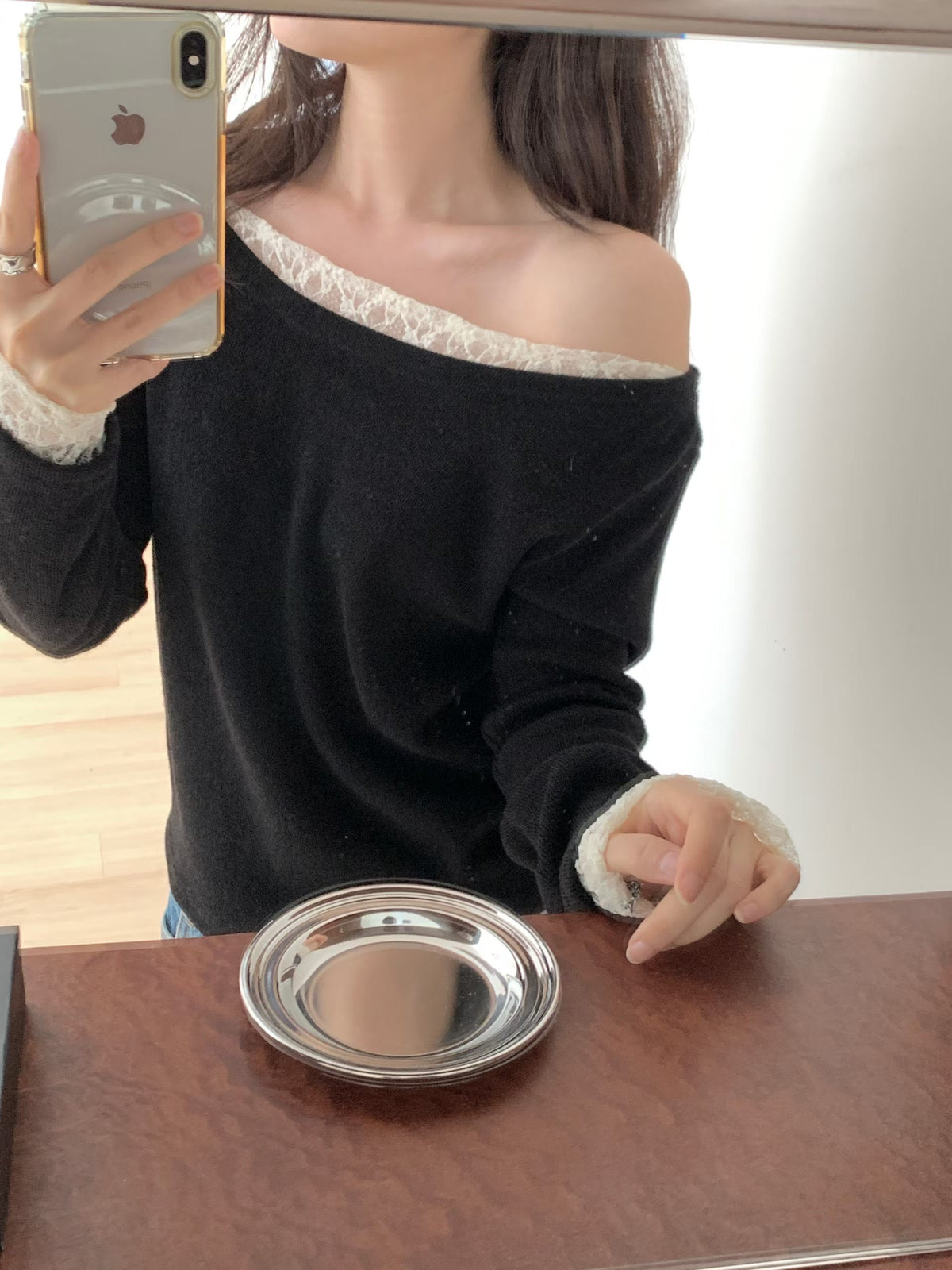 Romantic Lace-Trim Off-Shoulder Top(3 colors)