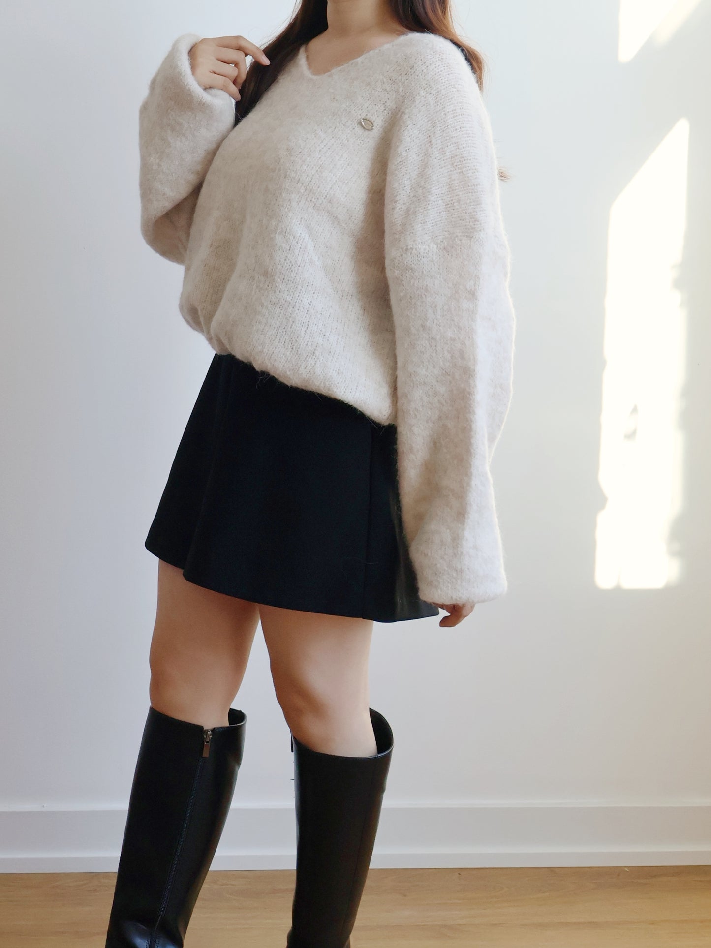 [10% WOOL] V-neck Mixed-color Mochi Sweater (Oatmeal)