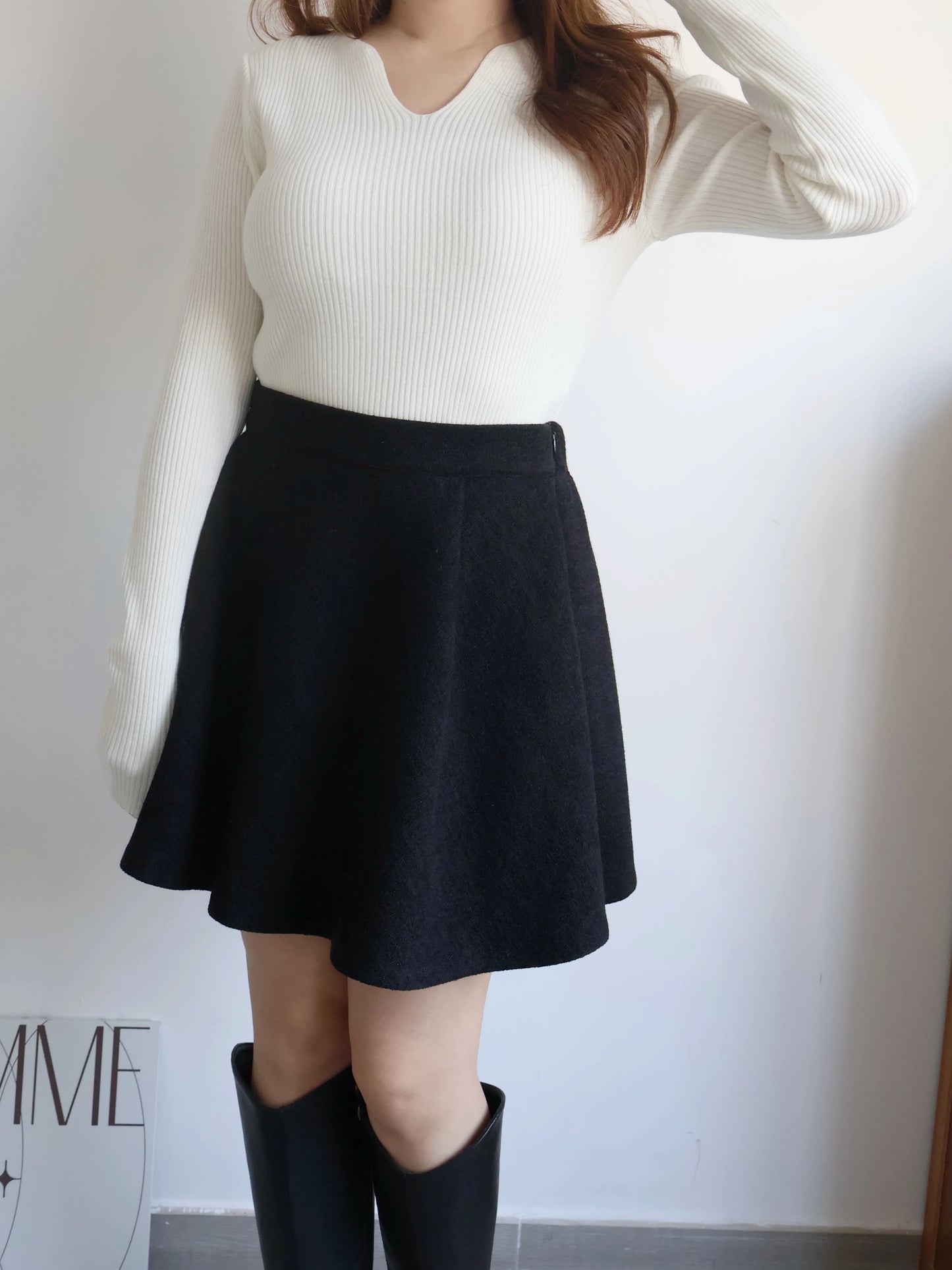 High-Stretch V-Neck Slim Fit Knit Top(Ivory)