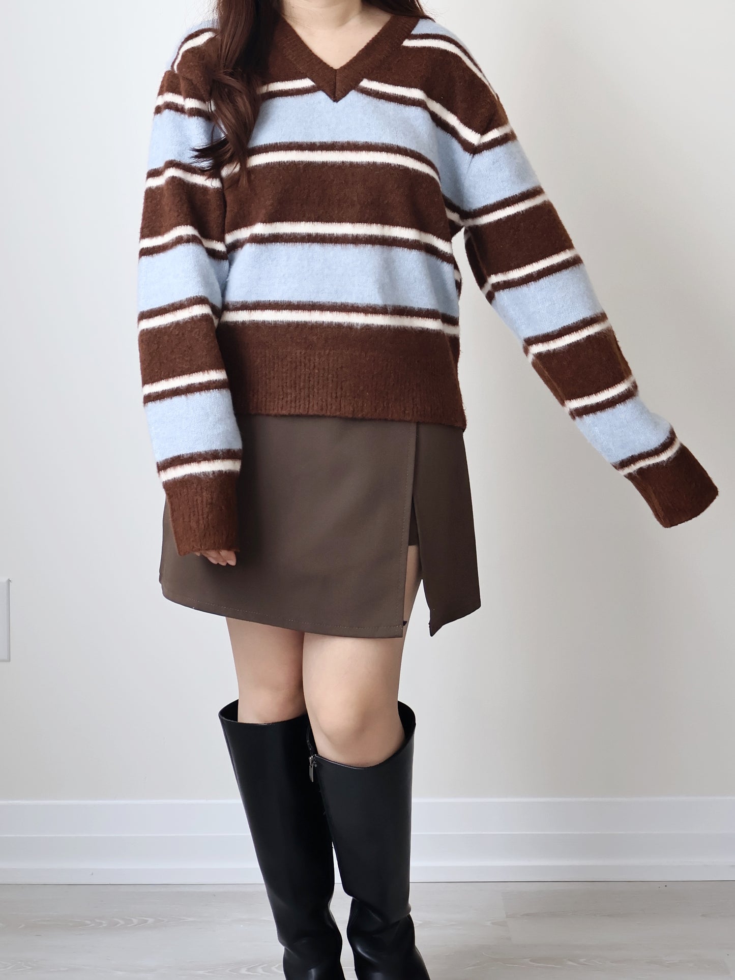 V-neck Retro Striped Sweater(Brown)