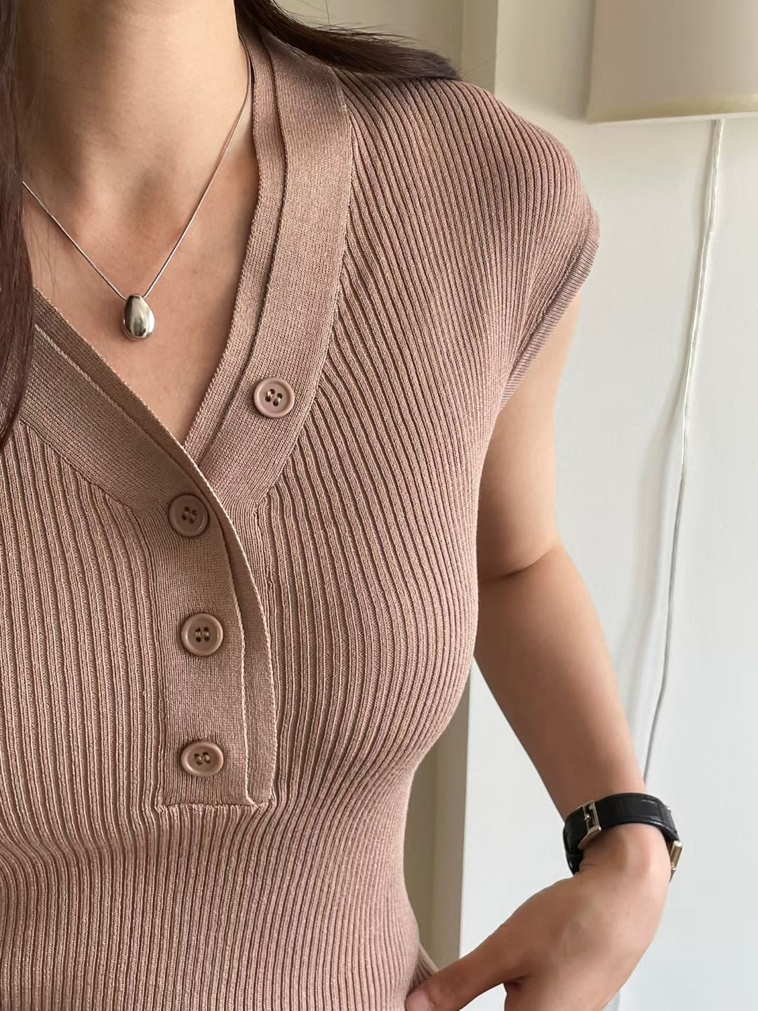 V-Neck Buttoned Sleeveless Knit Top(5 colors)