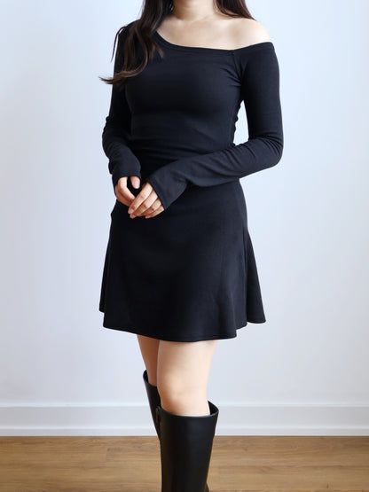 Minimalist Asymmetrical Neck Mini Dress(Black)