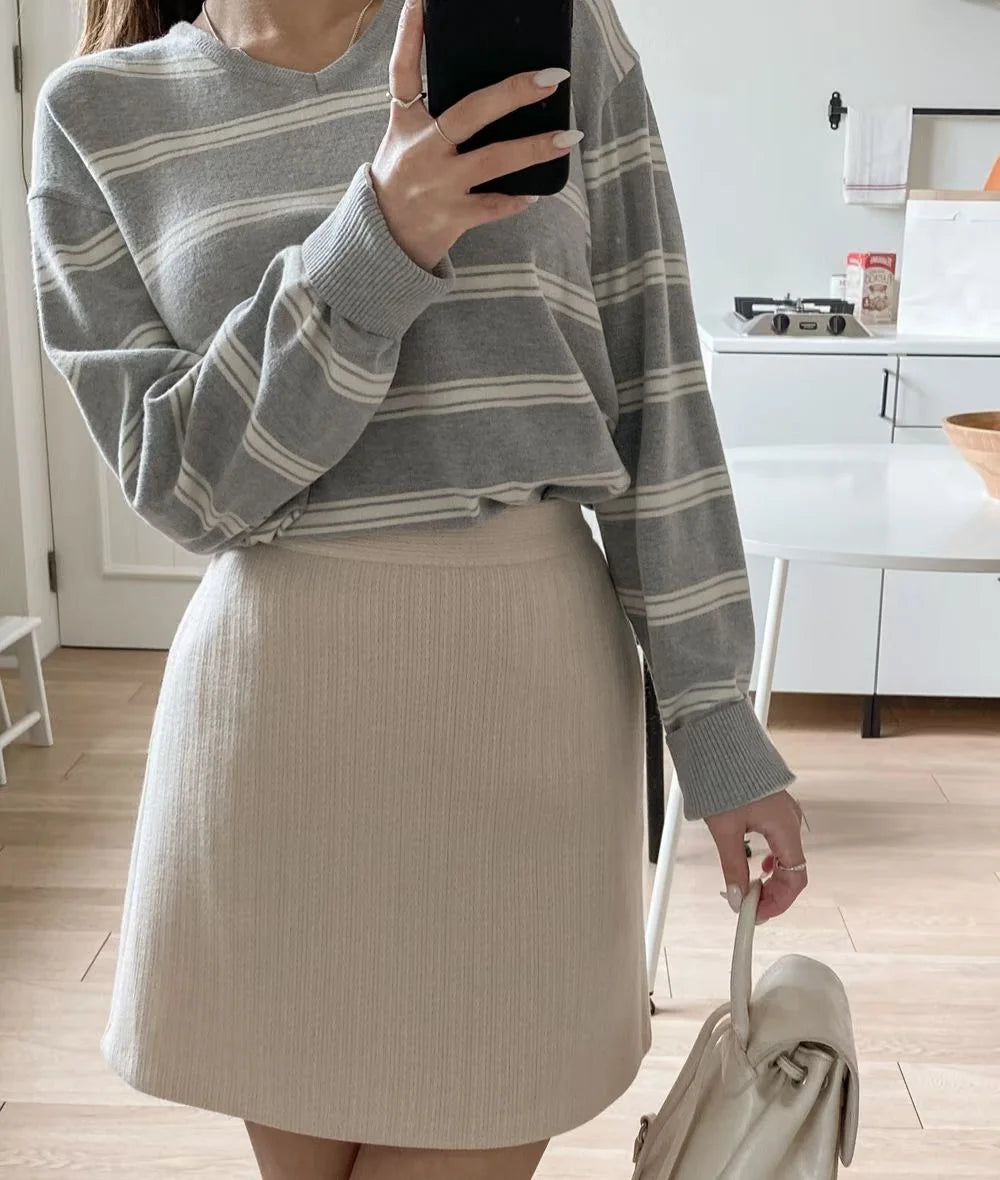 Relaxed V-Neck Striped Sweater(3 colors)