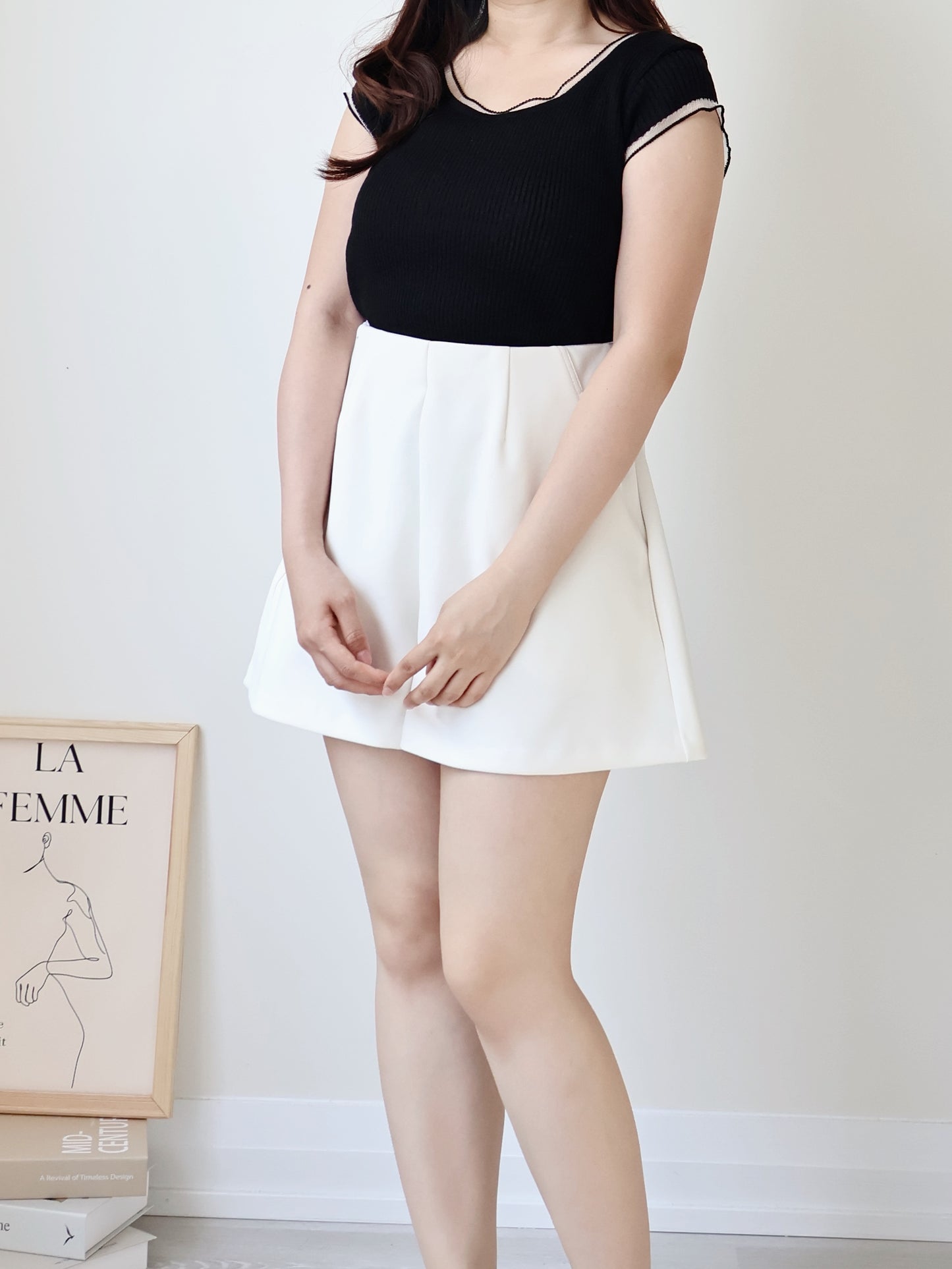 Romantic Sheer-Trimmed Icy Knit Top(Black)