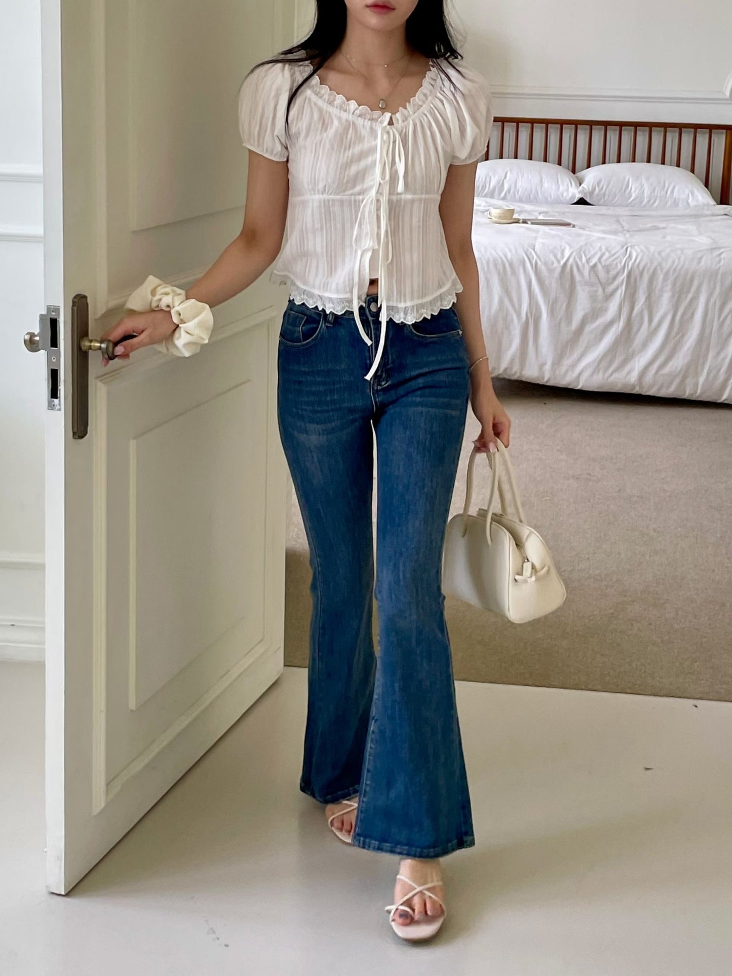 2-way Elegant Lace Punching Cotton Blouse(2 Colors)