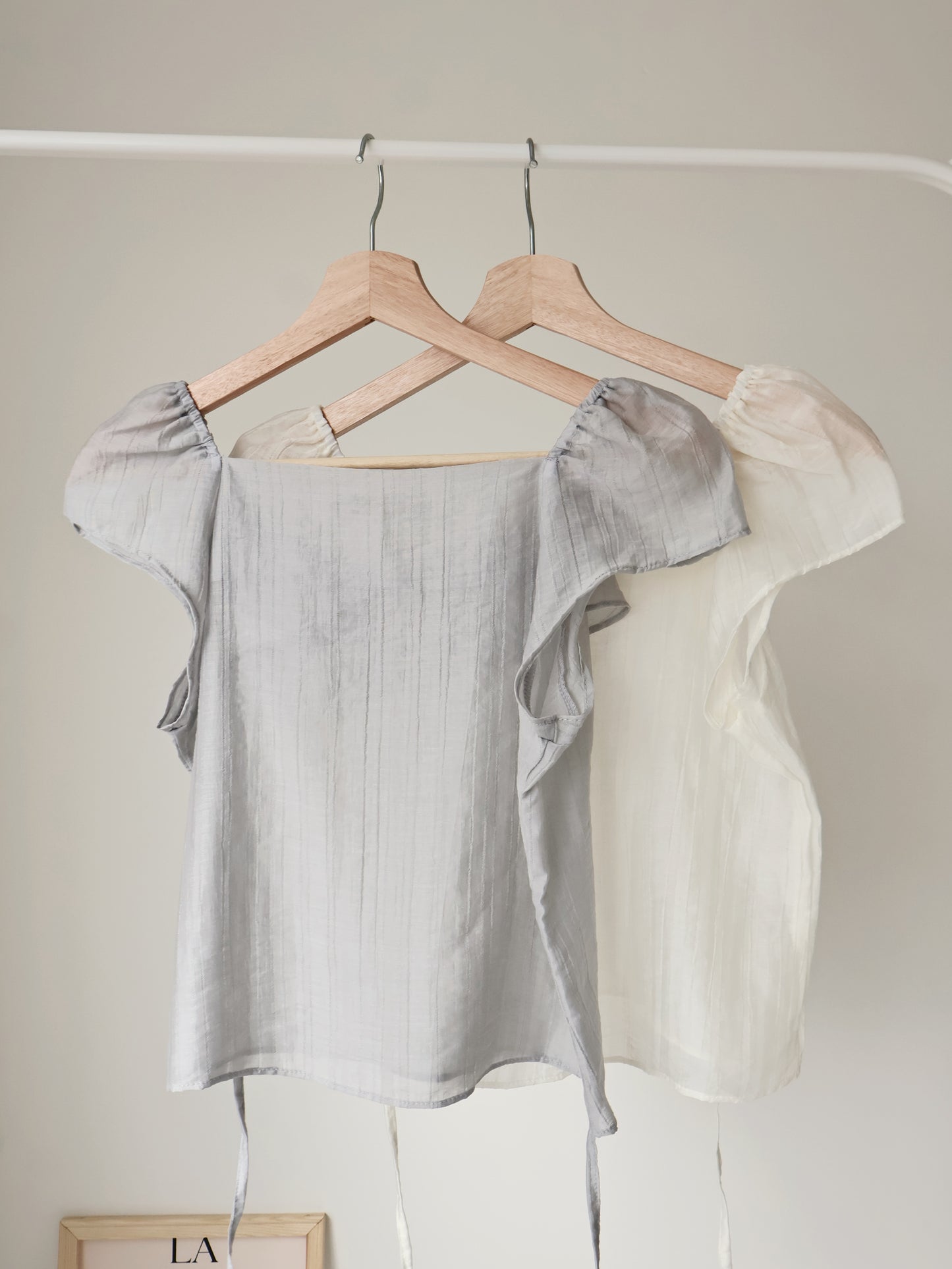 [2-way] Airy Ruffle Halter Tencel Blouse(Light grey)