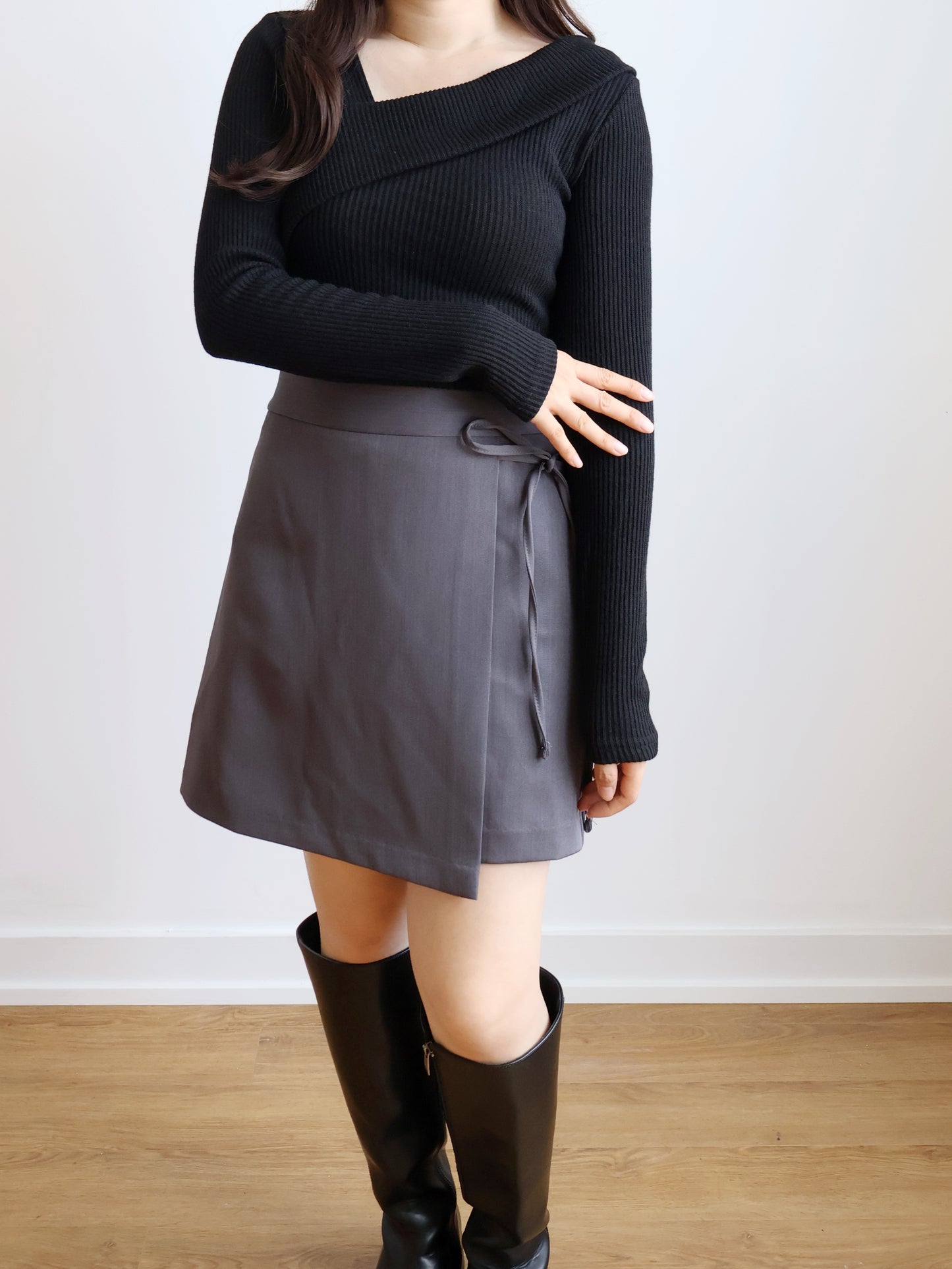 Earth-toned Overlapping Belted Mini Skirt(Charcoal)