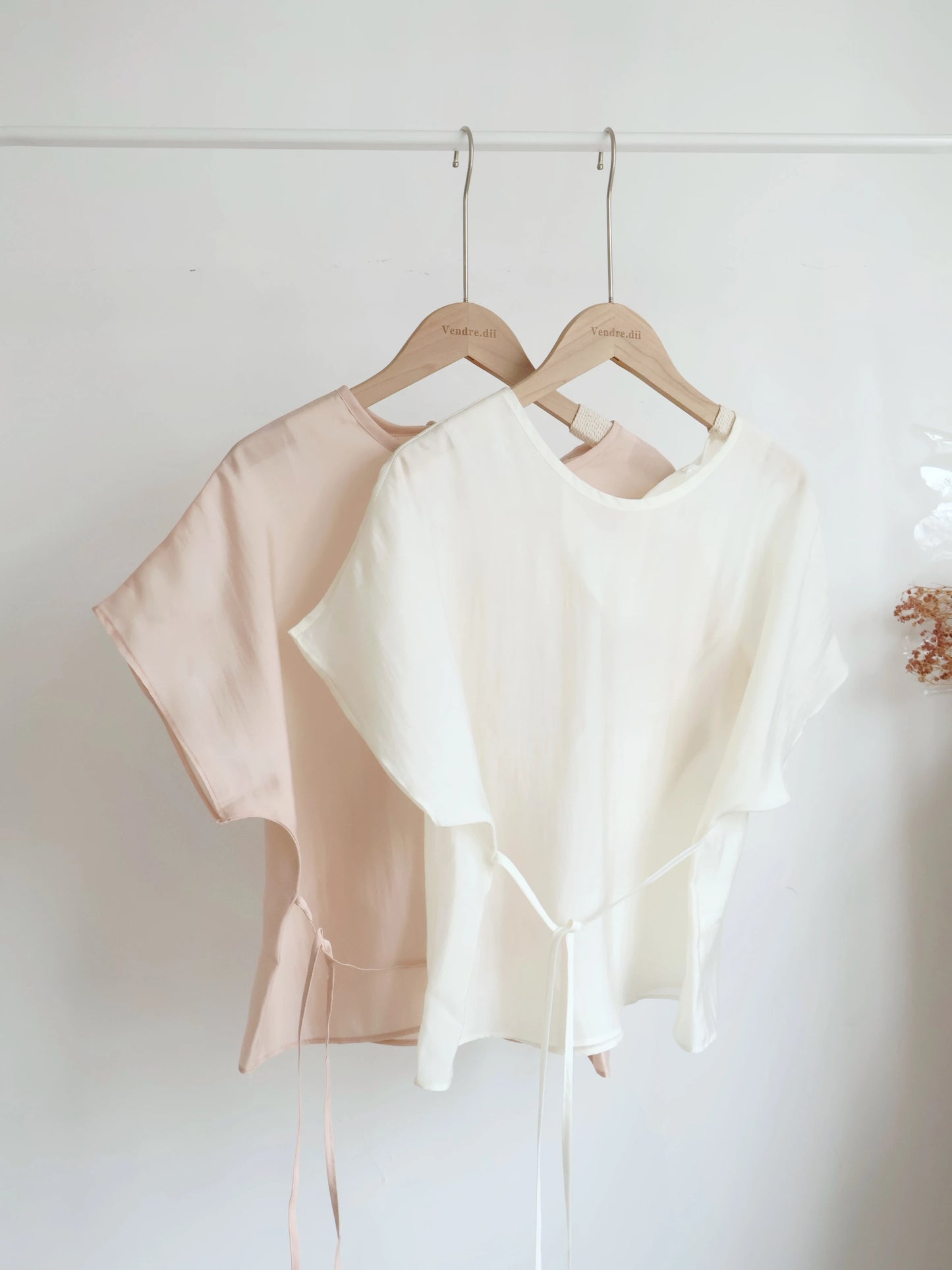 Elegant Tie Detail Flutter-Sleeve Tencel Blouse(Ivory)