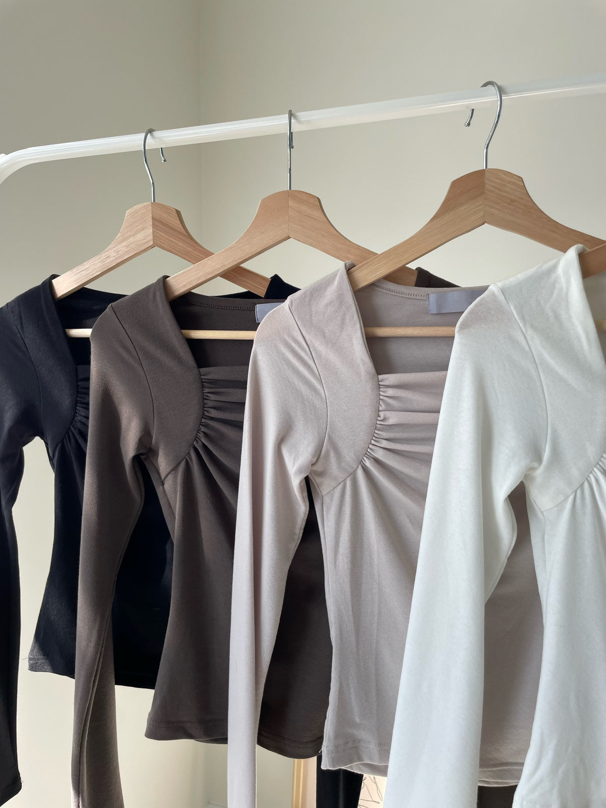 Square-Neck Pleated High-Stretch Top(Beige)