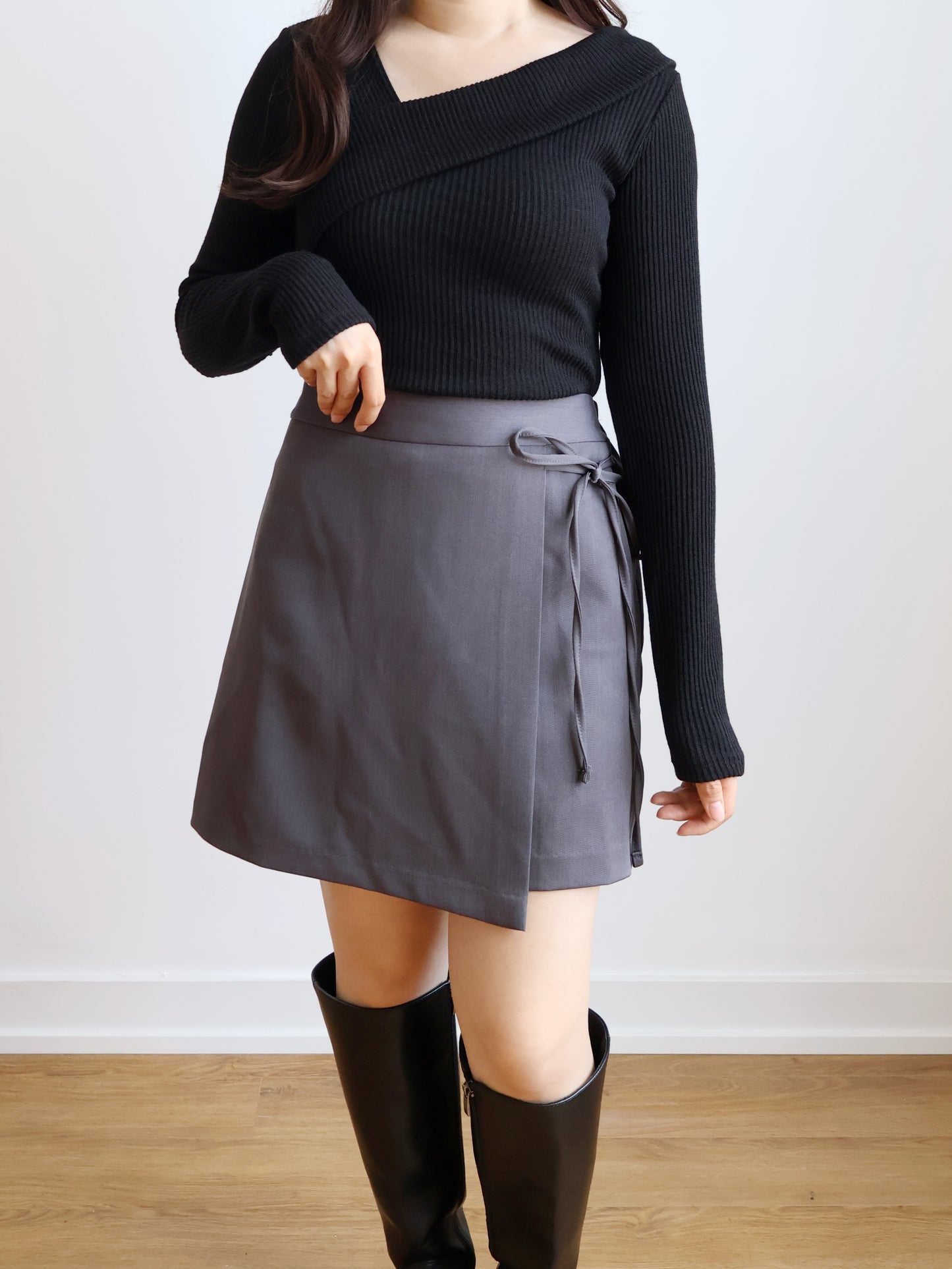 Earth-toned Overlapping Belted Mini Skirt(Charcoal)