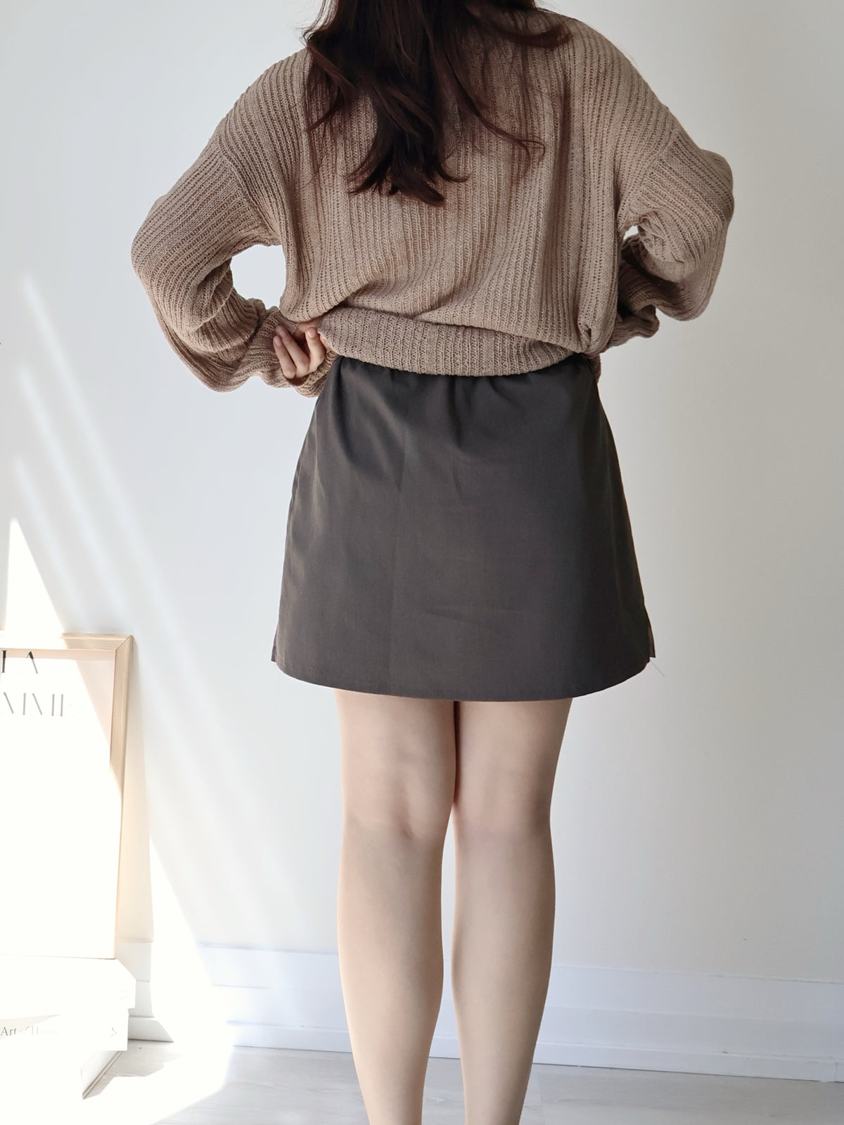 Sleek Muted Tone Side-Slit Tailored Skirt(Mocha)