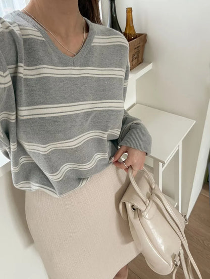 Relaxed V-Neck Striped Sweater(3 colors)