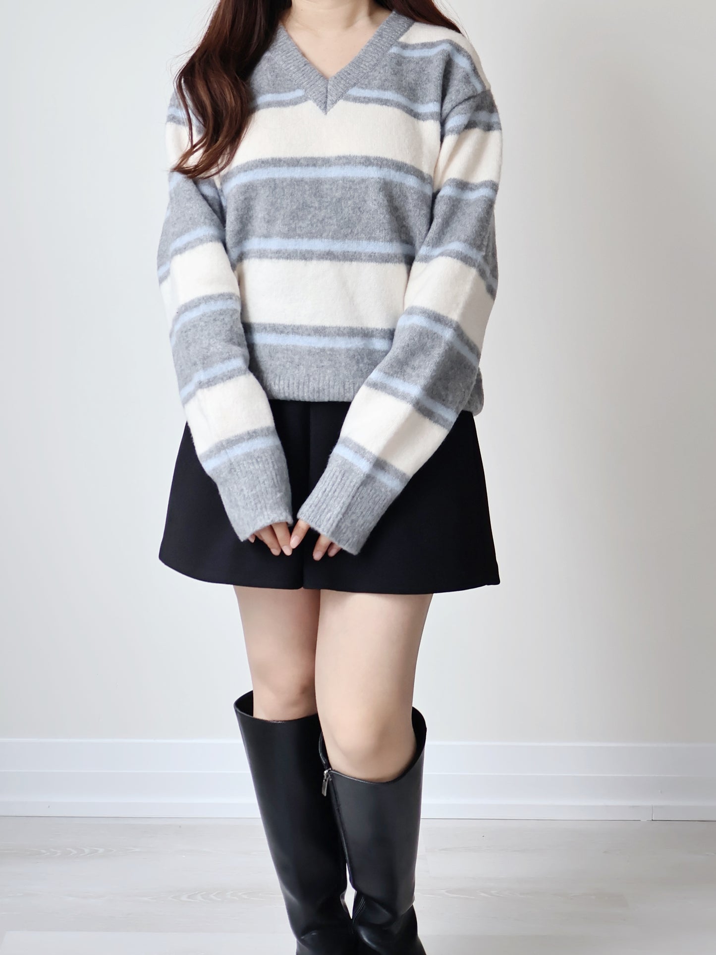 V-neck Retro Striped Sweater(Light Grey)