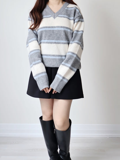V-neck Retro Striped Sweater(Light Grey)