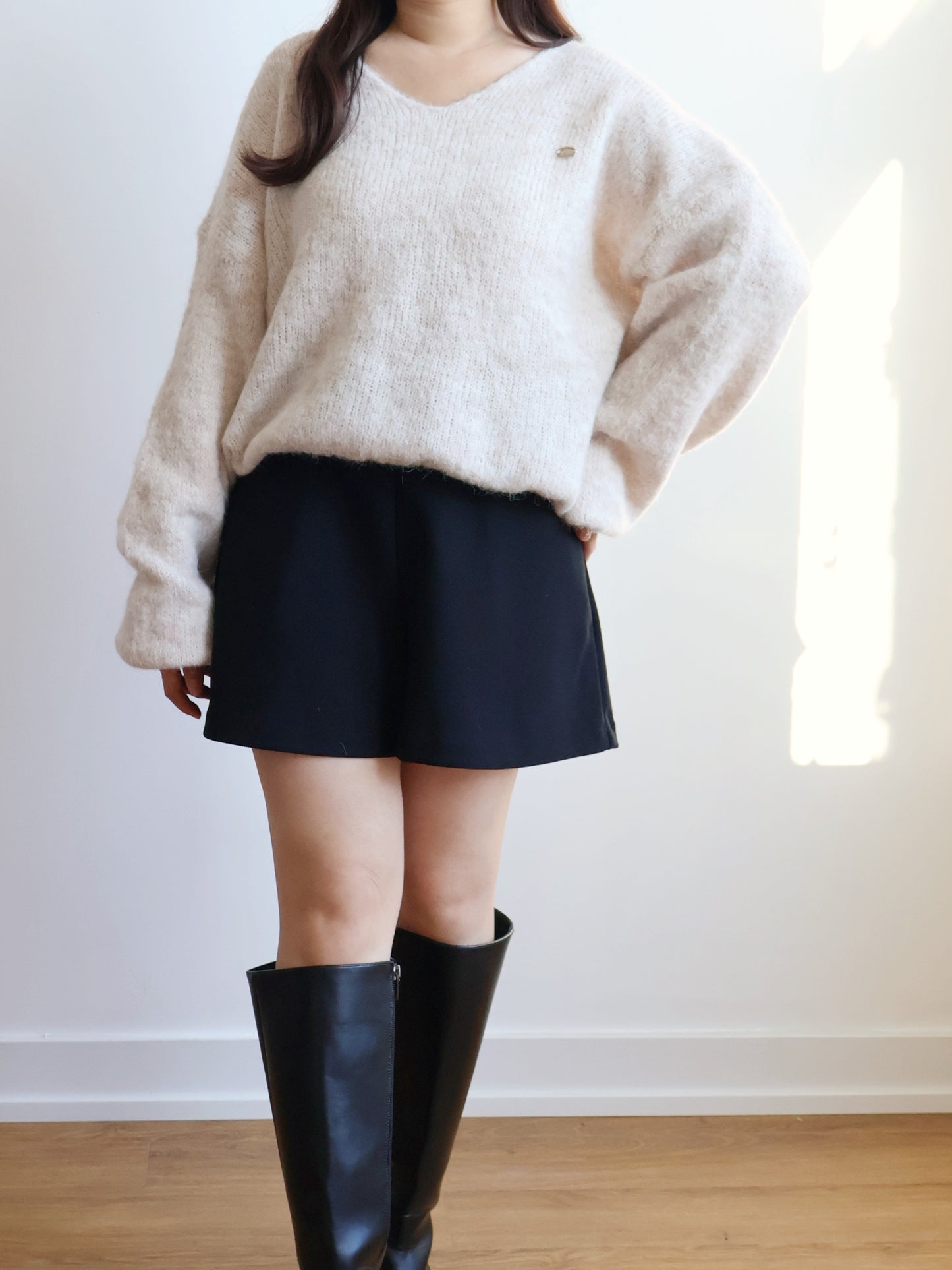 [10% WOOL] V-neck Mixed-color Mochi Sweater (Oatmeal)