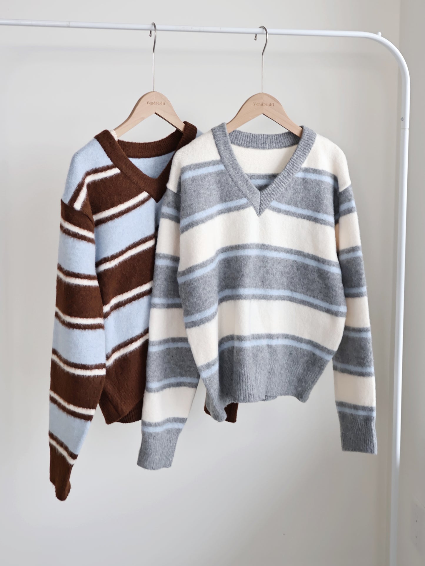 V-neck Retro Striped Sweater(Brown)