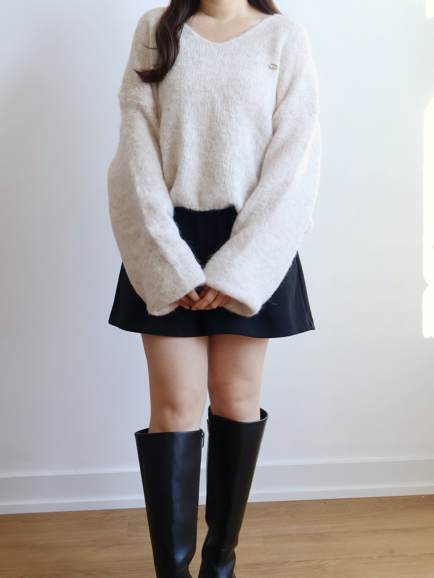 [10% WOOL] V-neck Mixed-color Mochi Sweater (Oatmeal)
