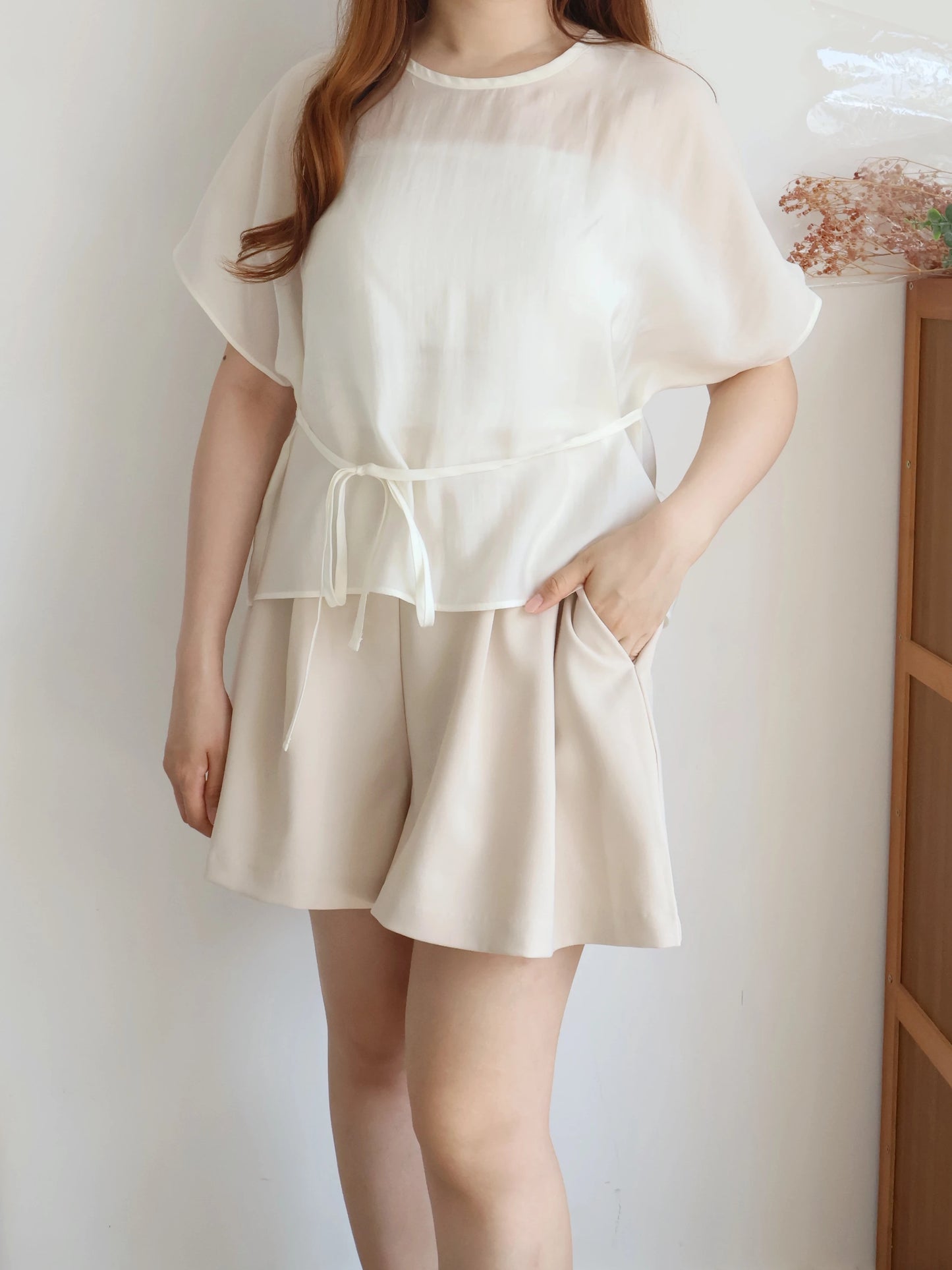 Elegant Tie Detail Flutter-Sleeve Tencel Blouse(Ivory)