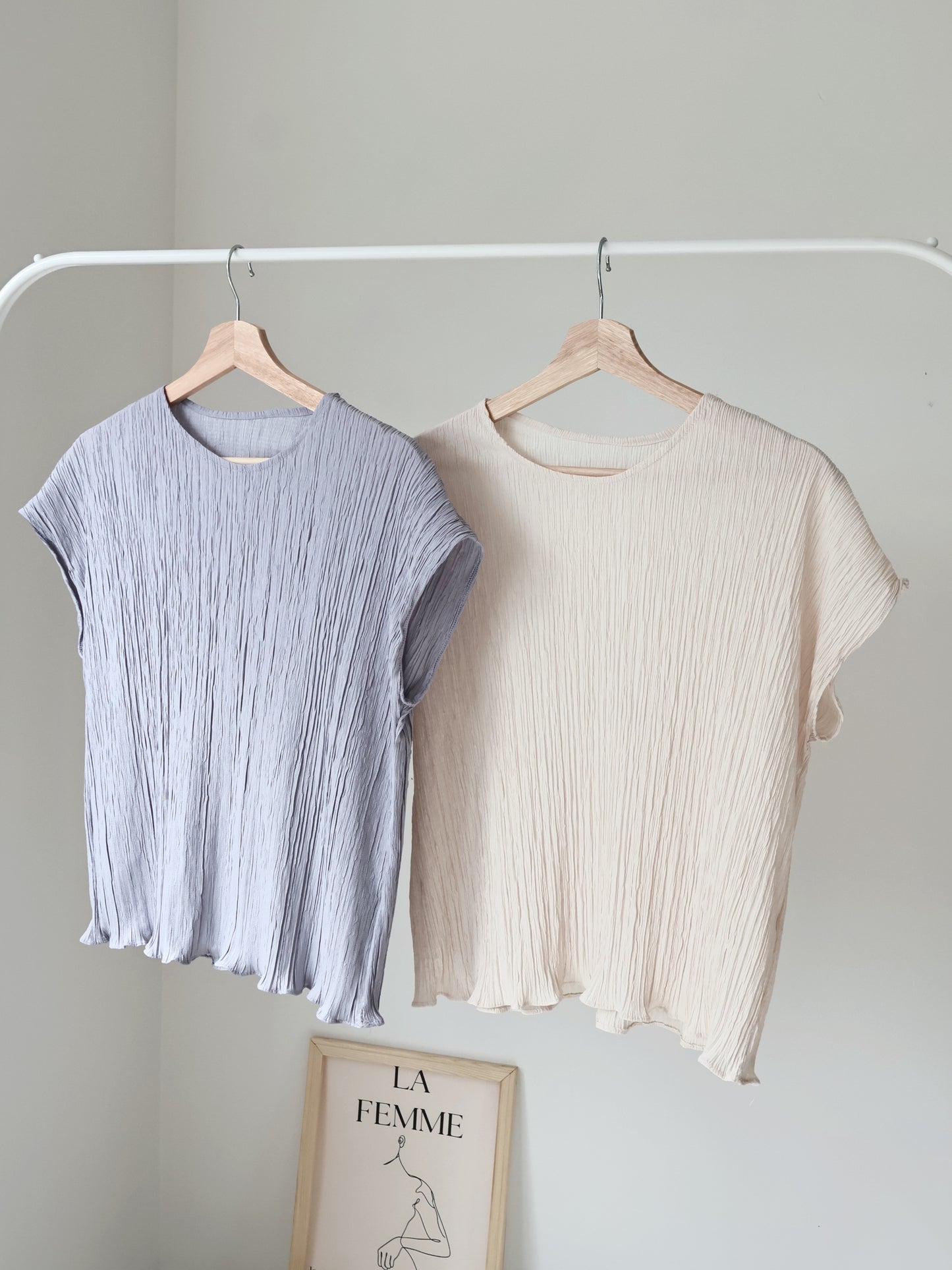[Wrinkle-Free] Breezy Crinkled Arm-Concealing Blouse(Greyish blue)