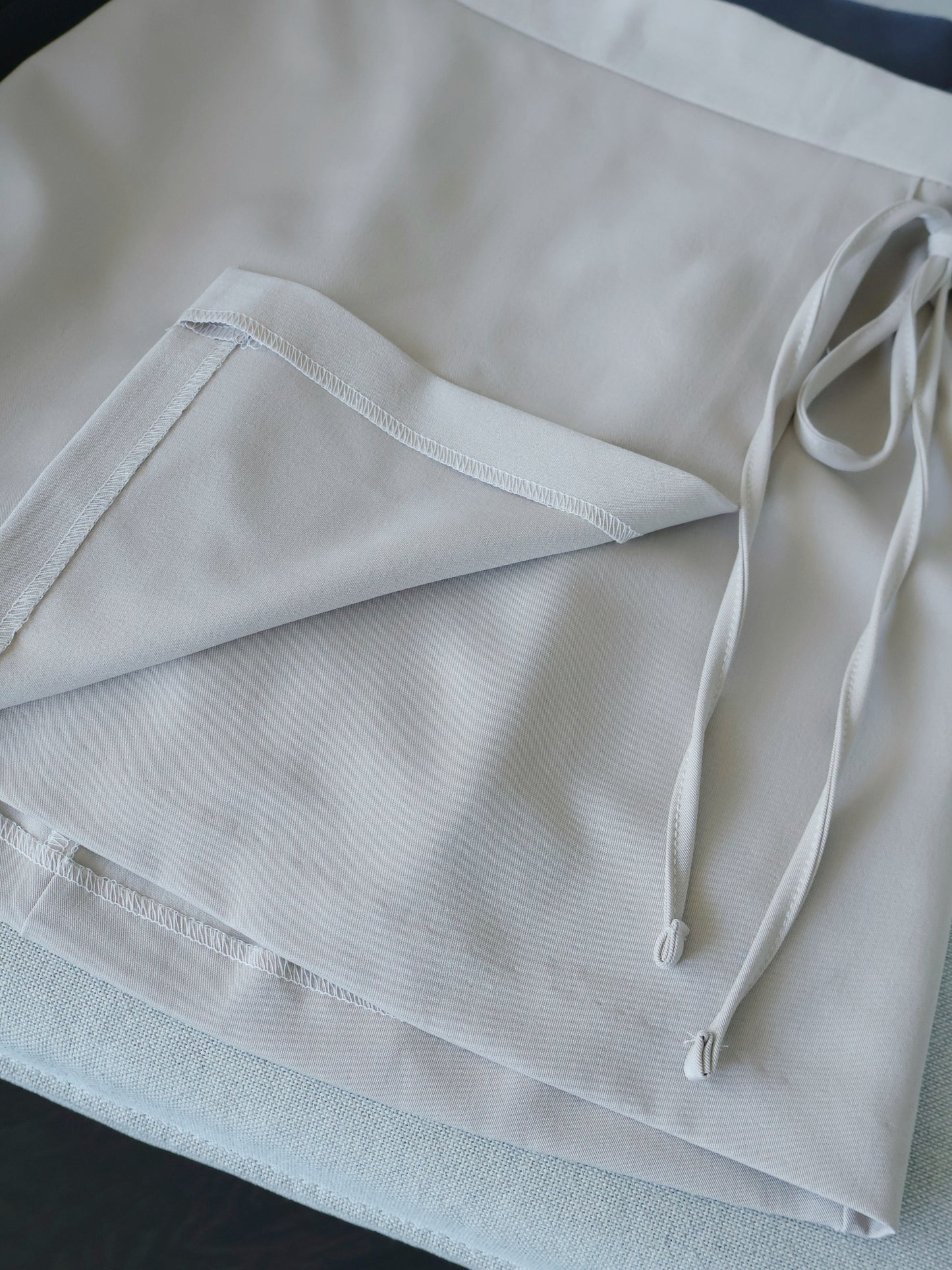 Earth-toned Overlapping Belted Mini Skirt(Beige)