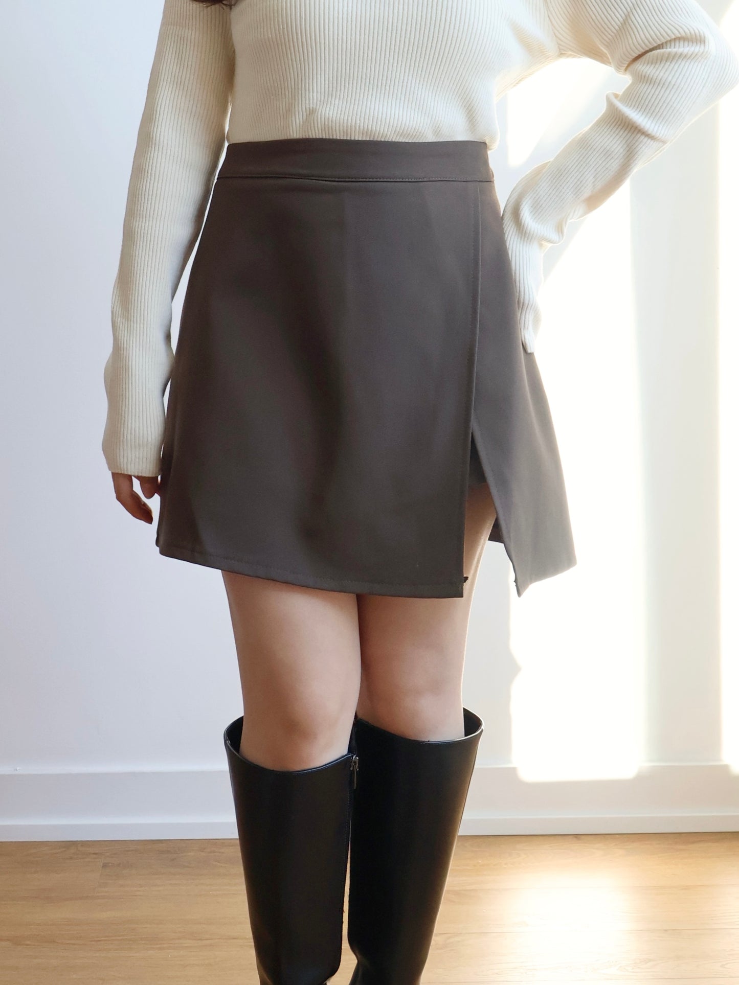 Sleek High Waist Zip Up Split Mini Skirts(Brown)