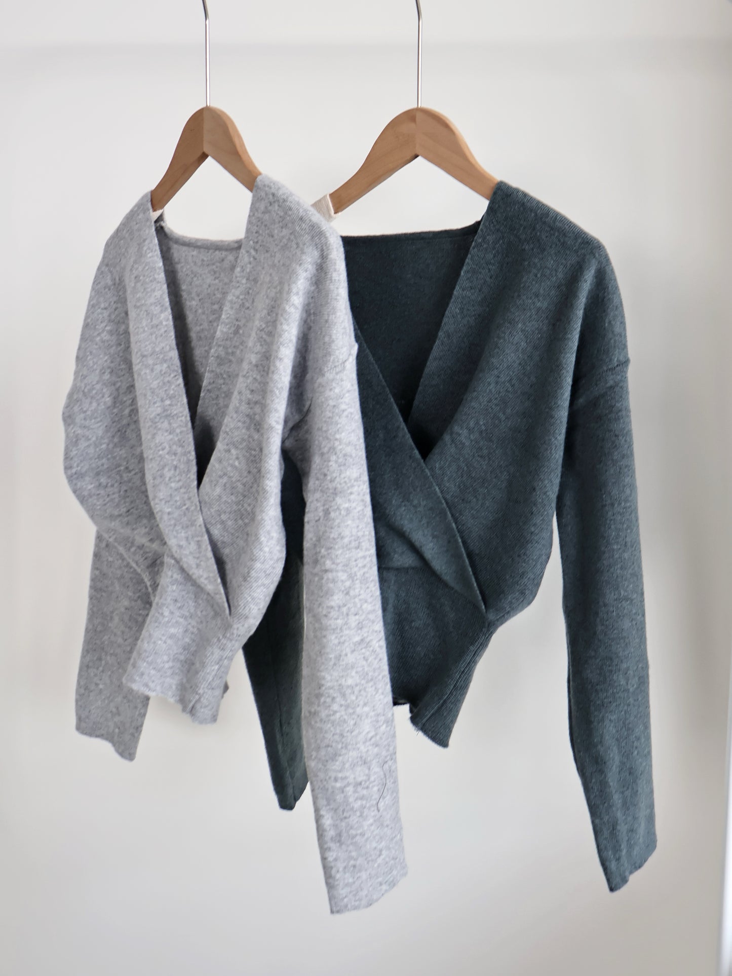 Elegant Crossover V-Neck Waist-Defining Sweater(Light grey)