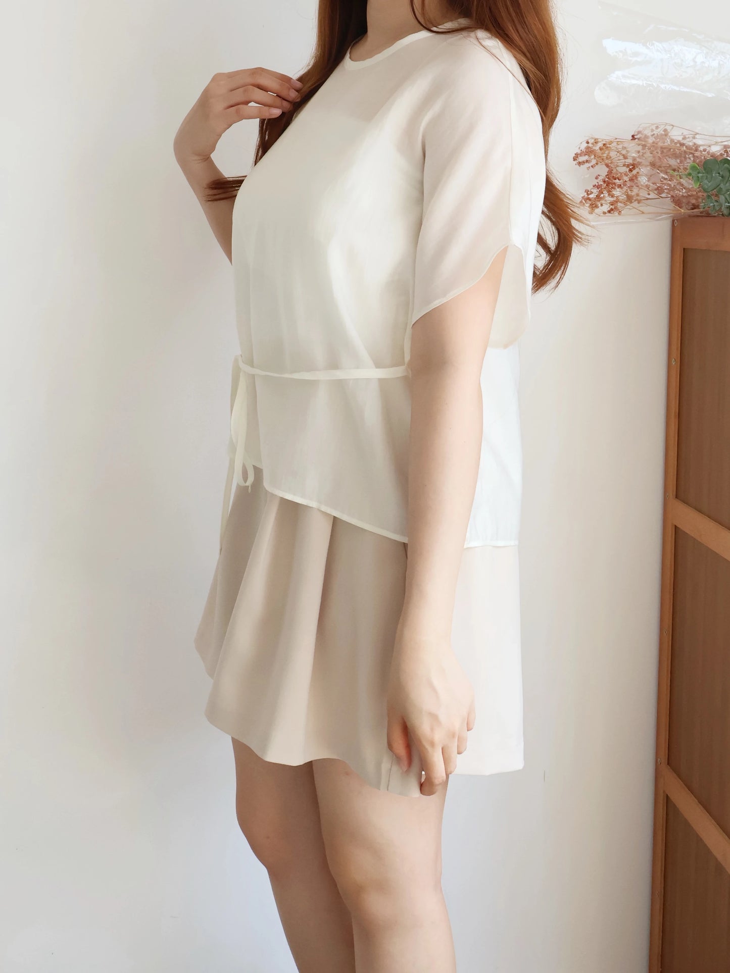 Elegant Tie Detail Flutter-Sleeve Tencel Blouse(Ivory)