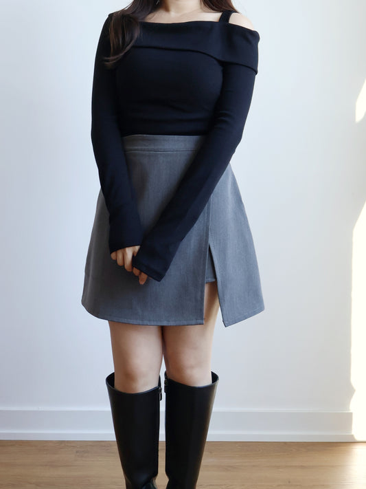 [Warm Fleece] Asymmetrical Neckline One-Shoulder Top(Black)