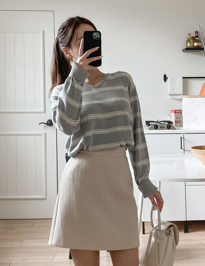Casual V-neck Striped Sweater(3 colors)