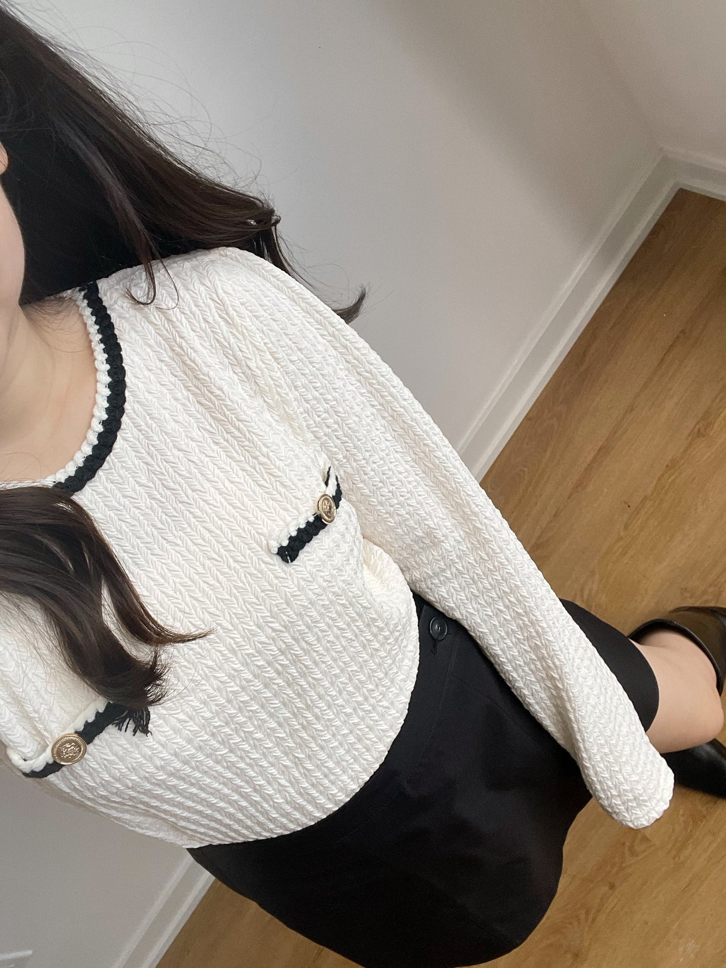 Coco Wave Pattern Embossed Button Top(Ivory)