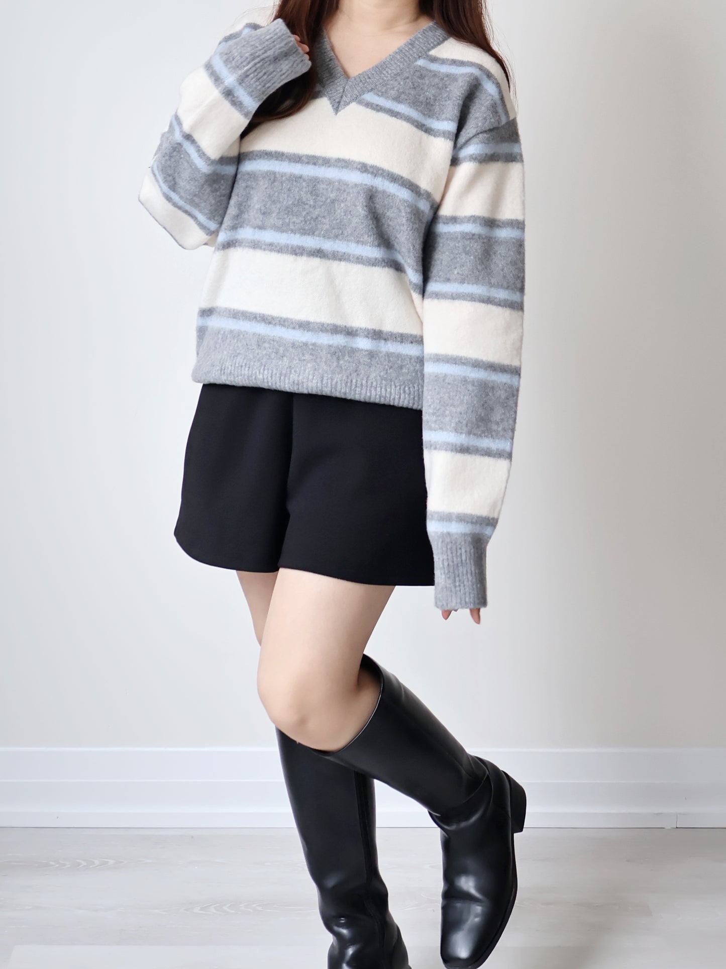 V-neck Retro Striped Sweater(Light Grey)