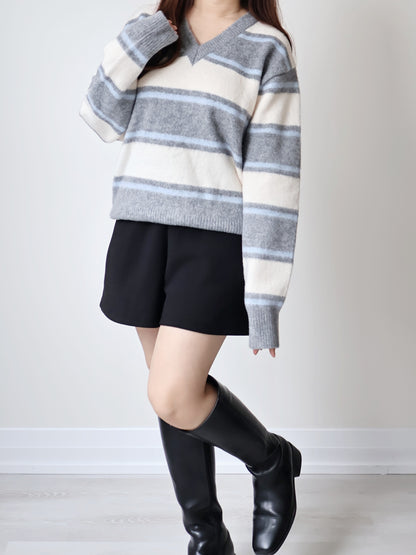 V-neck Retro Striped Sweater(Light Grey)