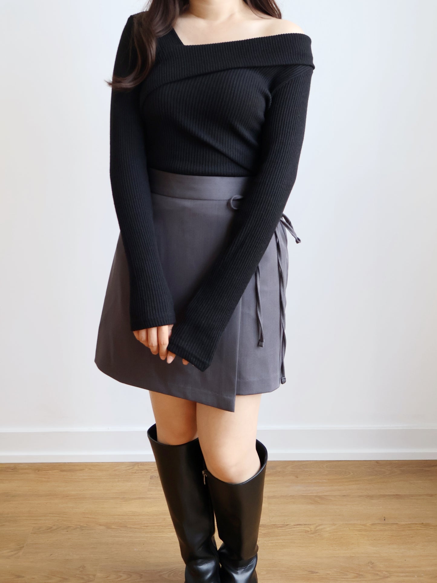 Earth-toned Overlapping Belted Mini Skirt(Charcoal)