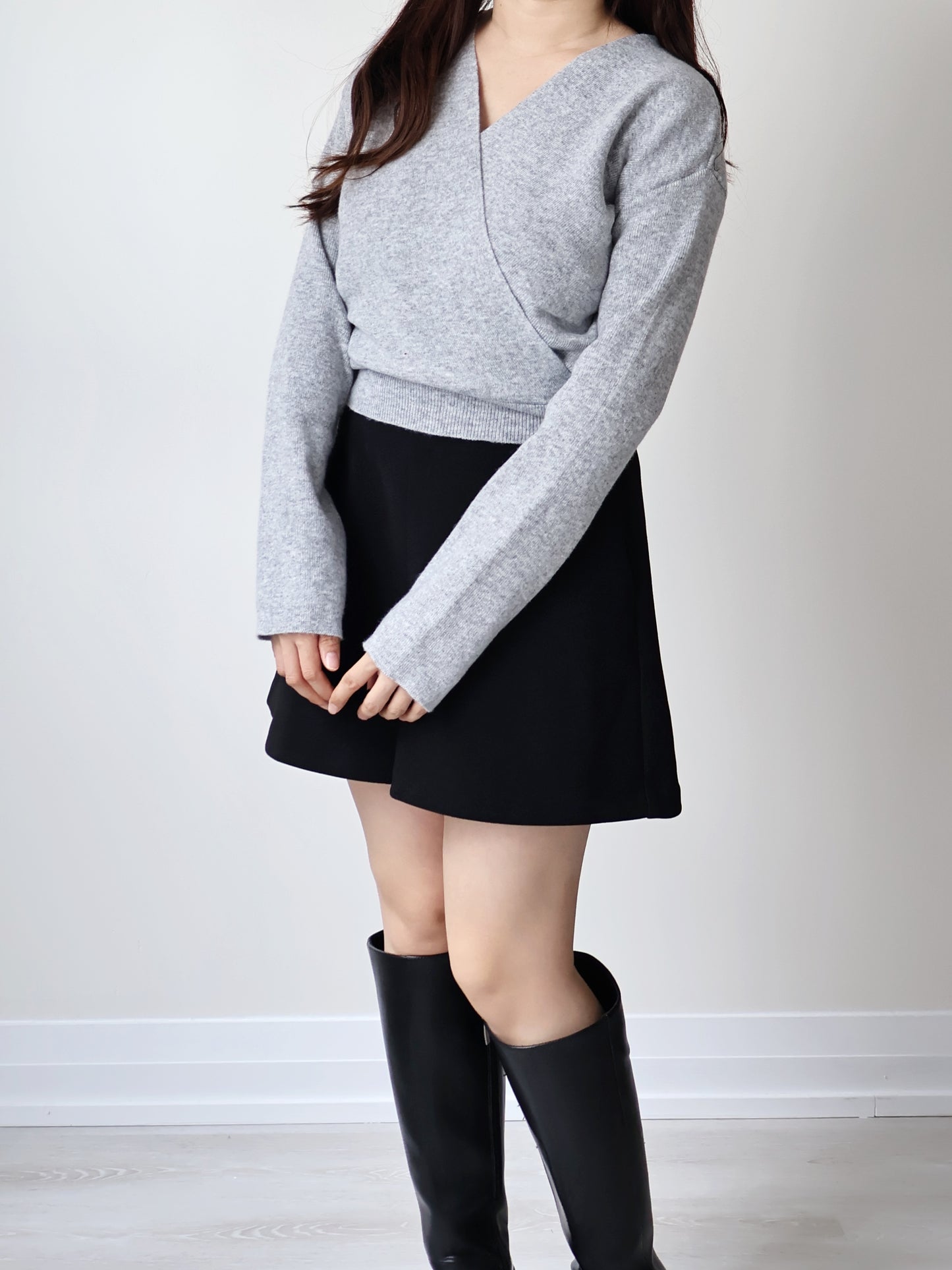 Elegant Crossover V-Neck Waist-Defining Sweater(Light grey)