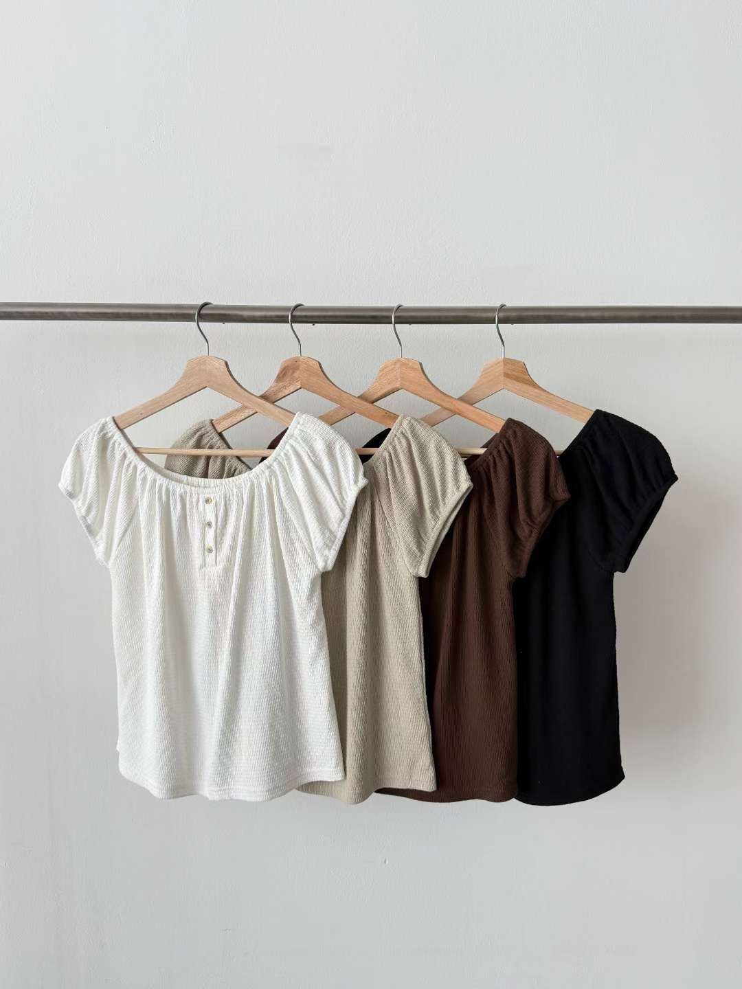 [Wrinkle-Free] 2-Way Earth Tone 3-Button Puff-Sleeve Blouse(4 colors)