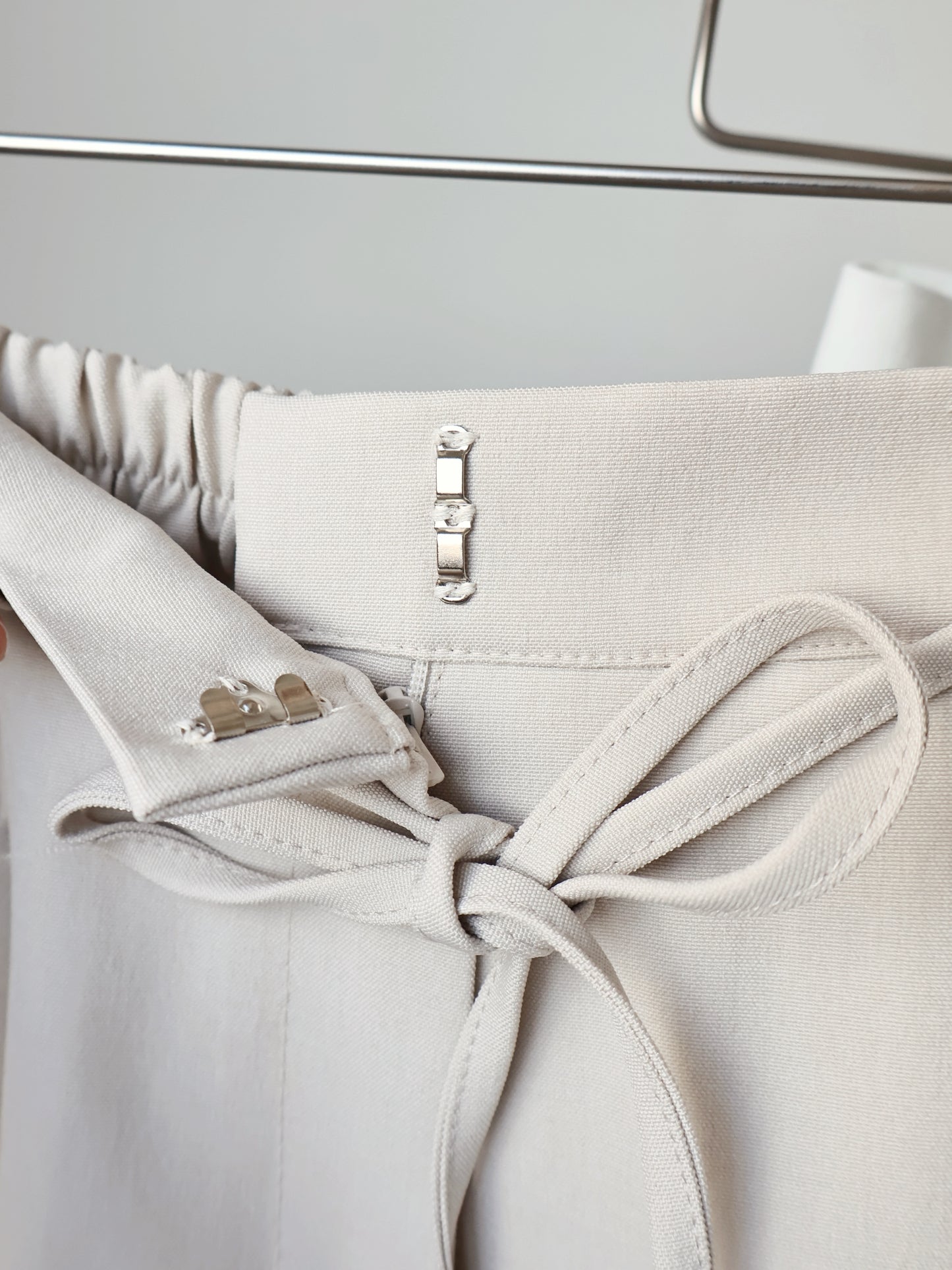 [Pear-Shape Friendly🍐] High-Waist Tailored Shorts with Pockets(Beige)
