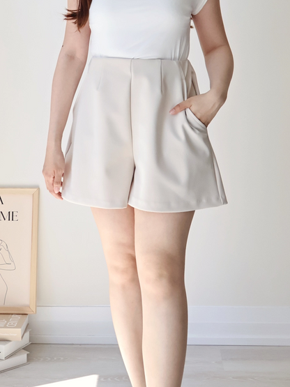 [Wrinkle-Free] Hidden Elastic Waist Tummy-Flattering A-Line Shorts(Beige)