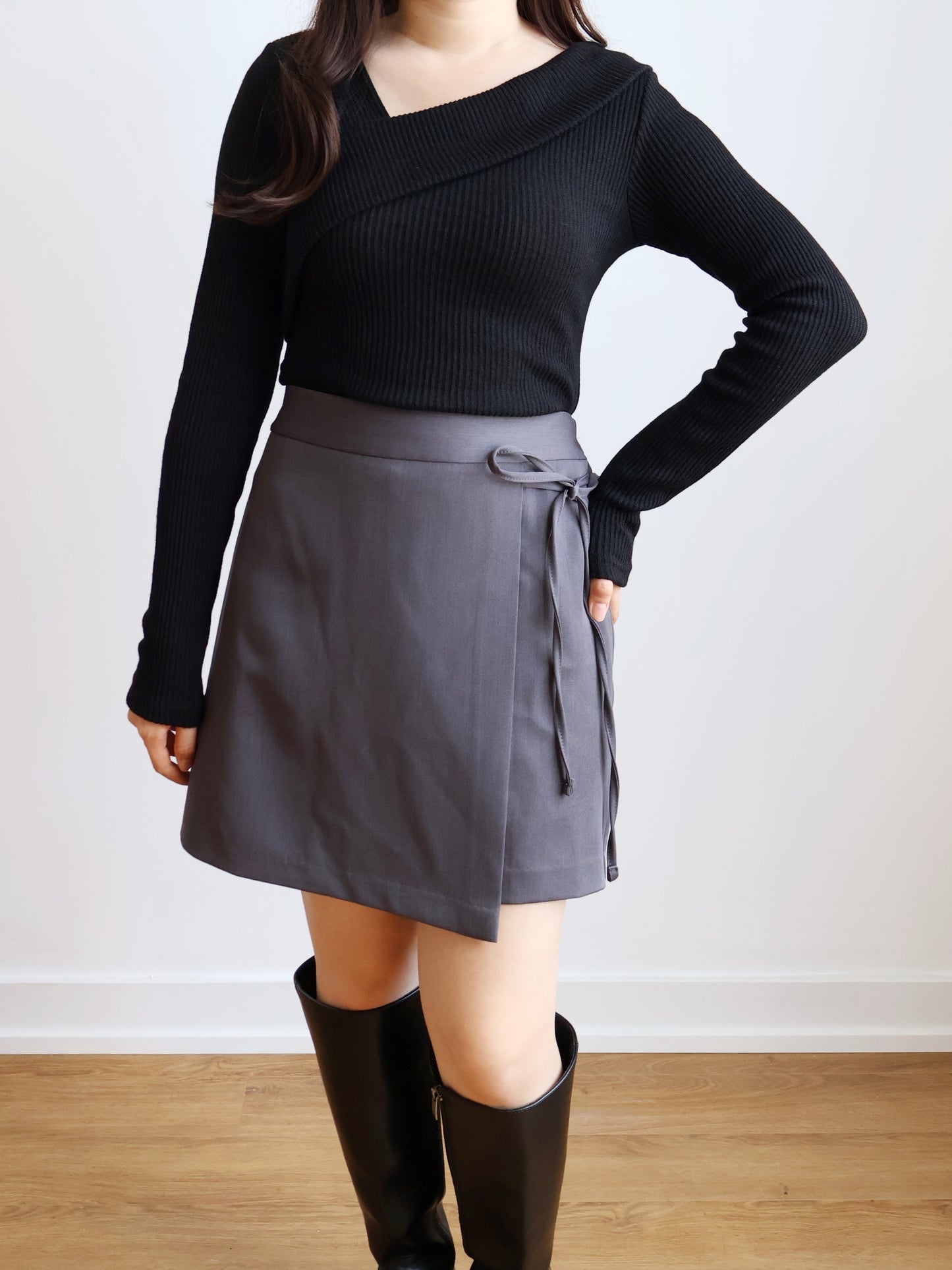 Earth-toned Overlapping Belted Mini Skirt(Charcoal)